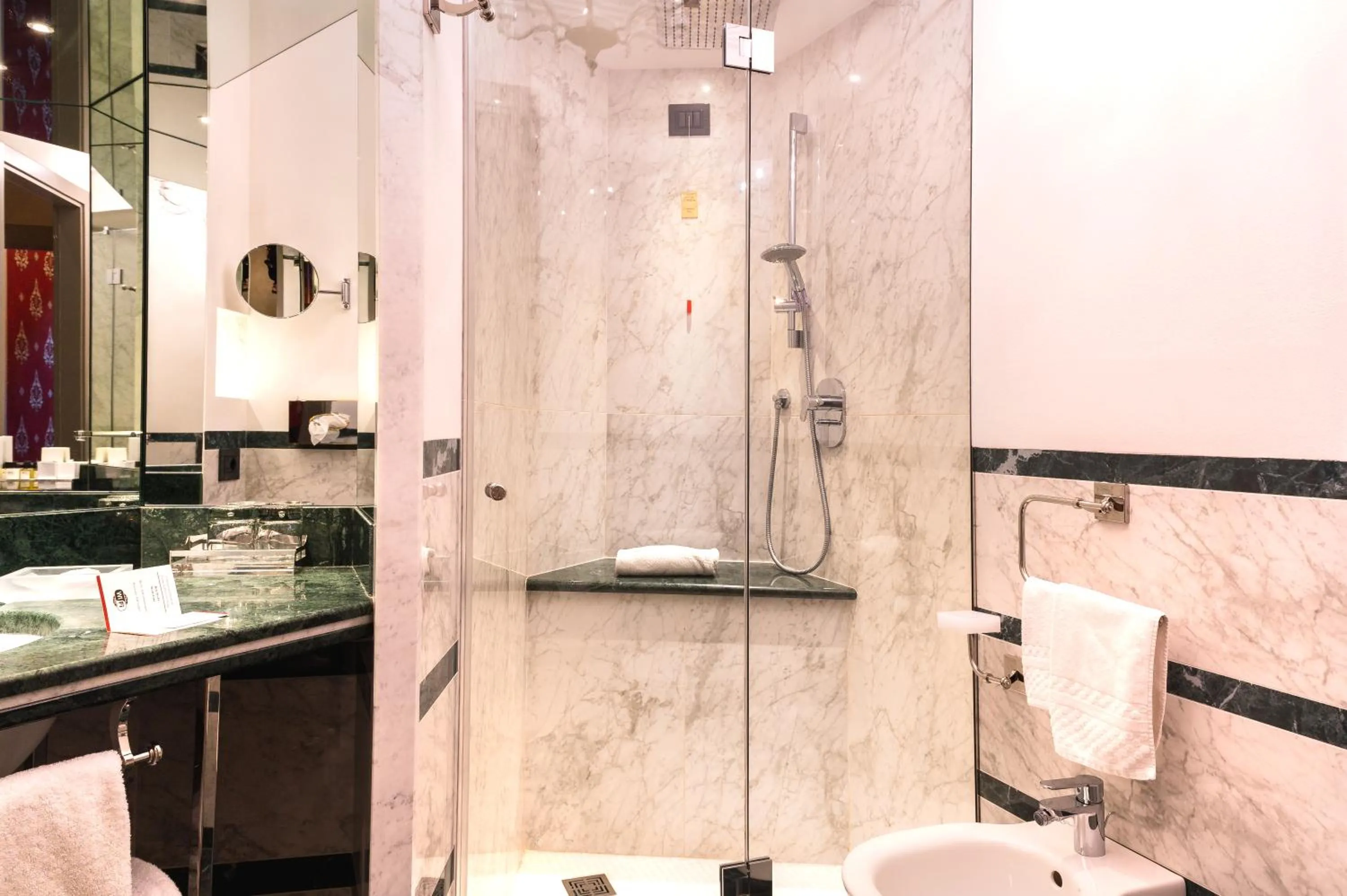 Bathroom in Art Hotel Commercianti