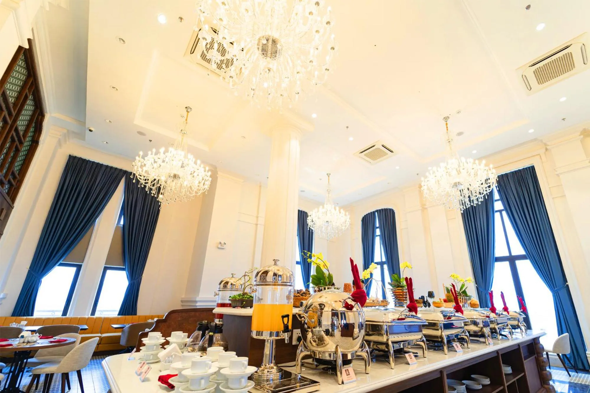 Restaurant/places to eat in Rex Quang Binh Hotel