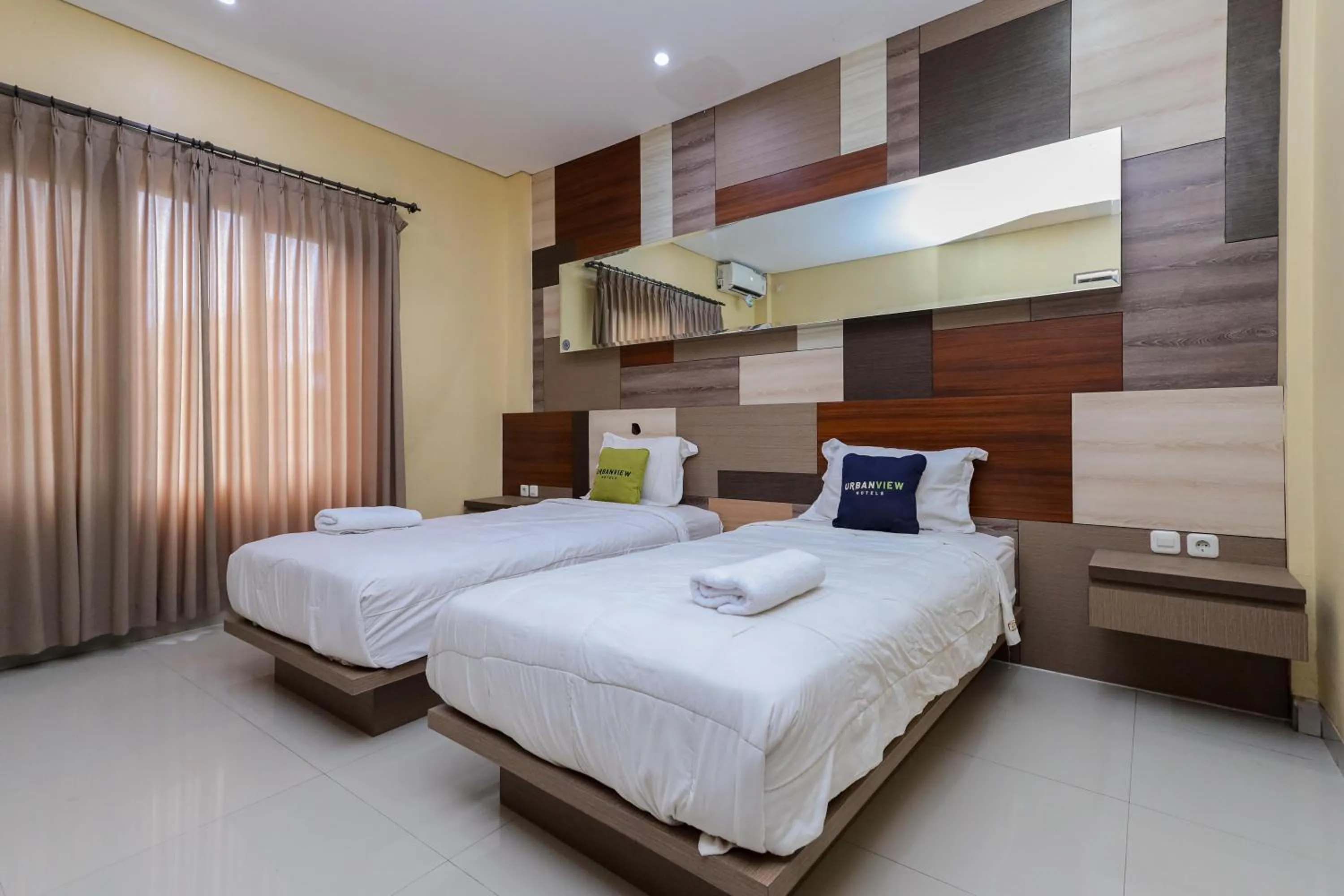 Bedroom, Bed in Urbanview Hotel WG Jimbaran Bali