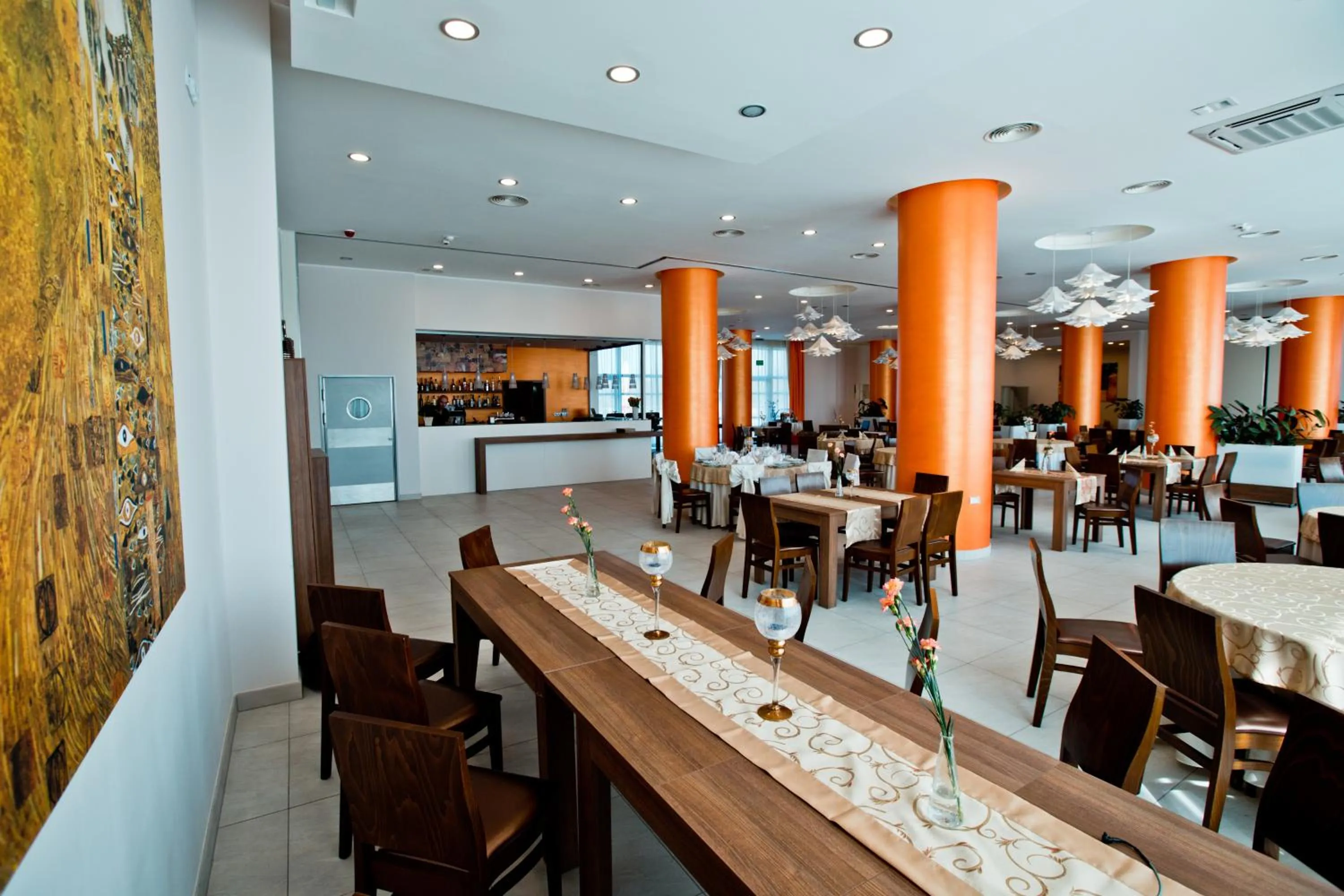 Restaurant/places to eat in Hotel Europa