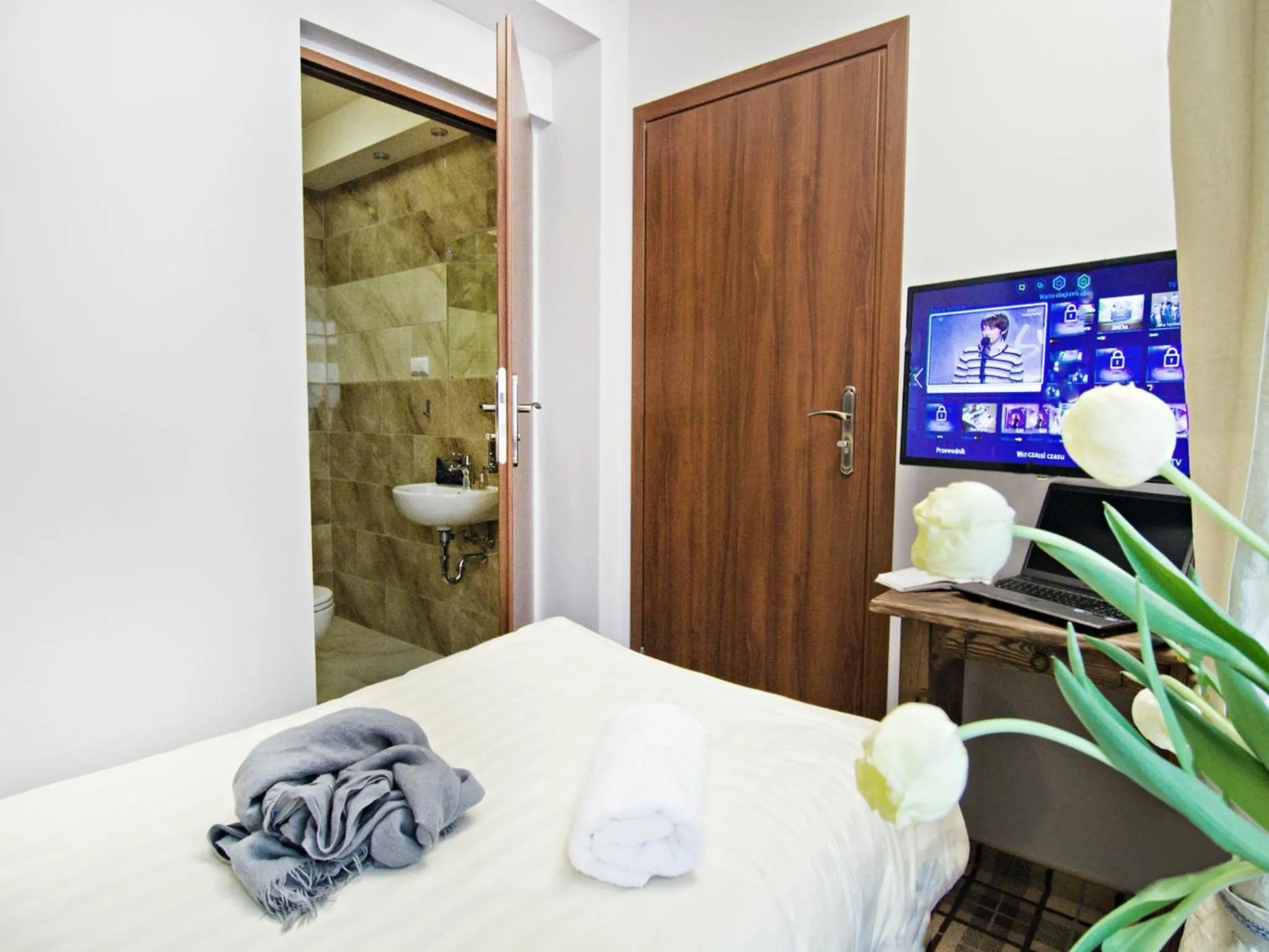 Bed in Five Stars Bed&Breakfast