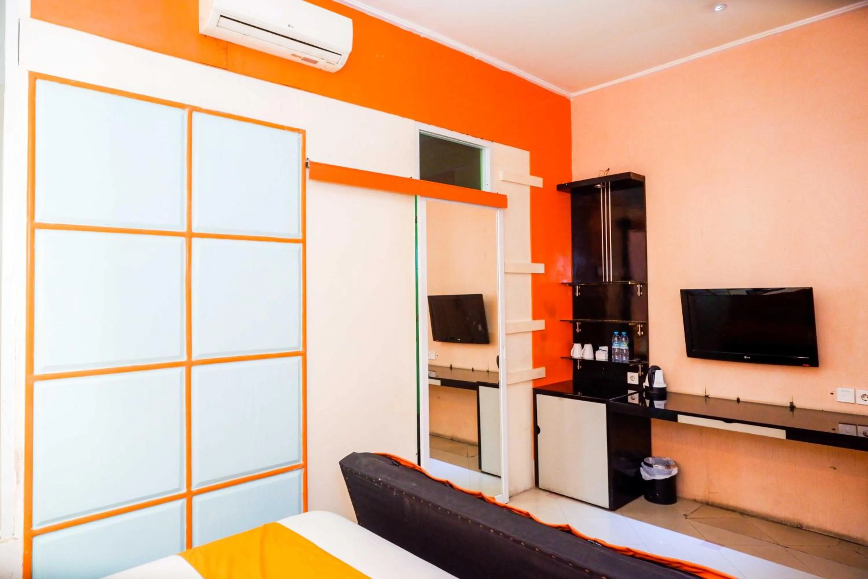 Bedroom in Sans Hotel International Surabaya