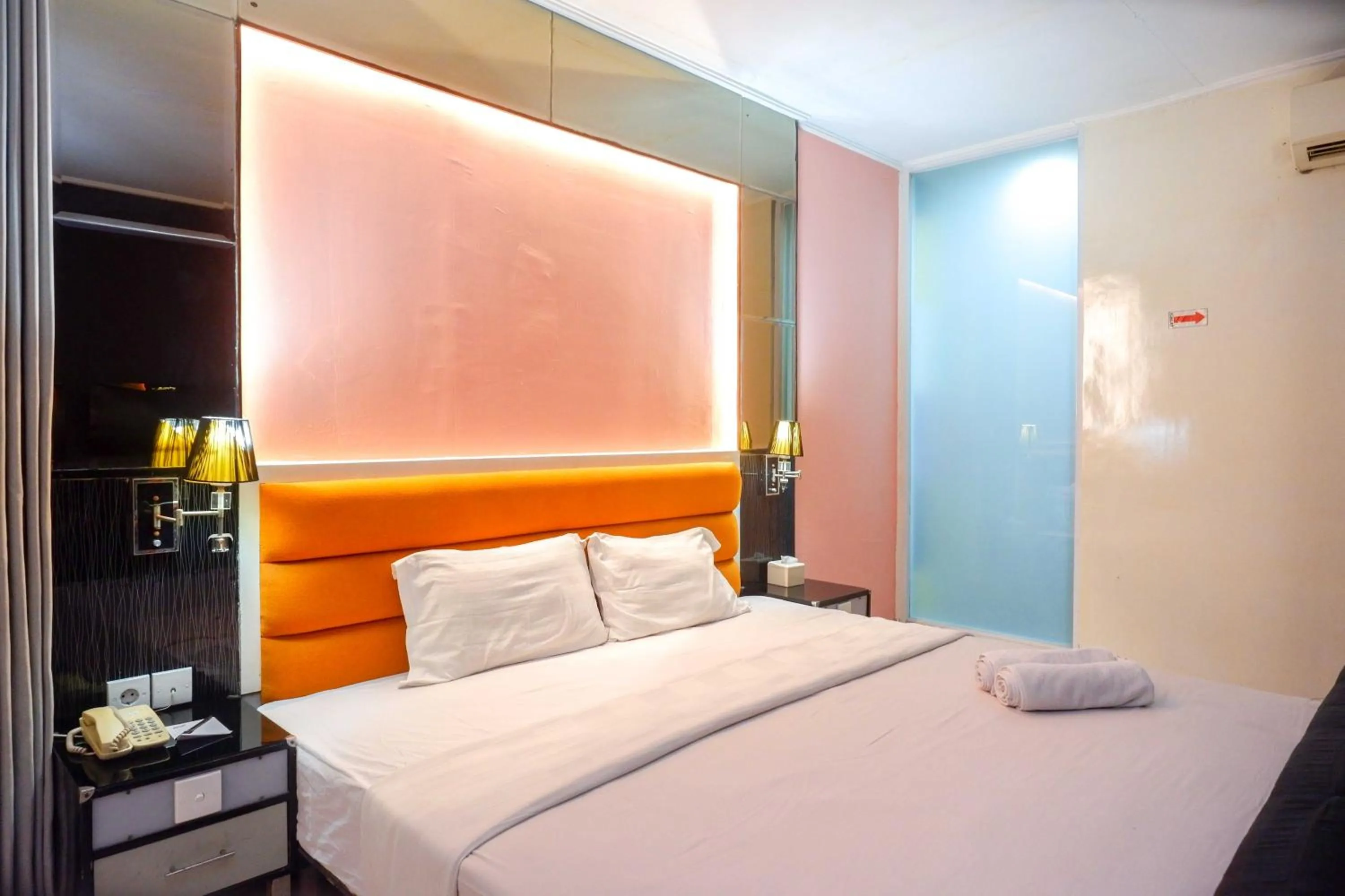 Bedroom, Bed in Sans Hotel International Surabaya