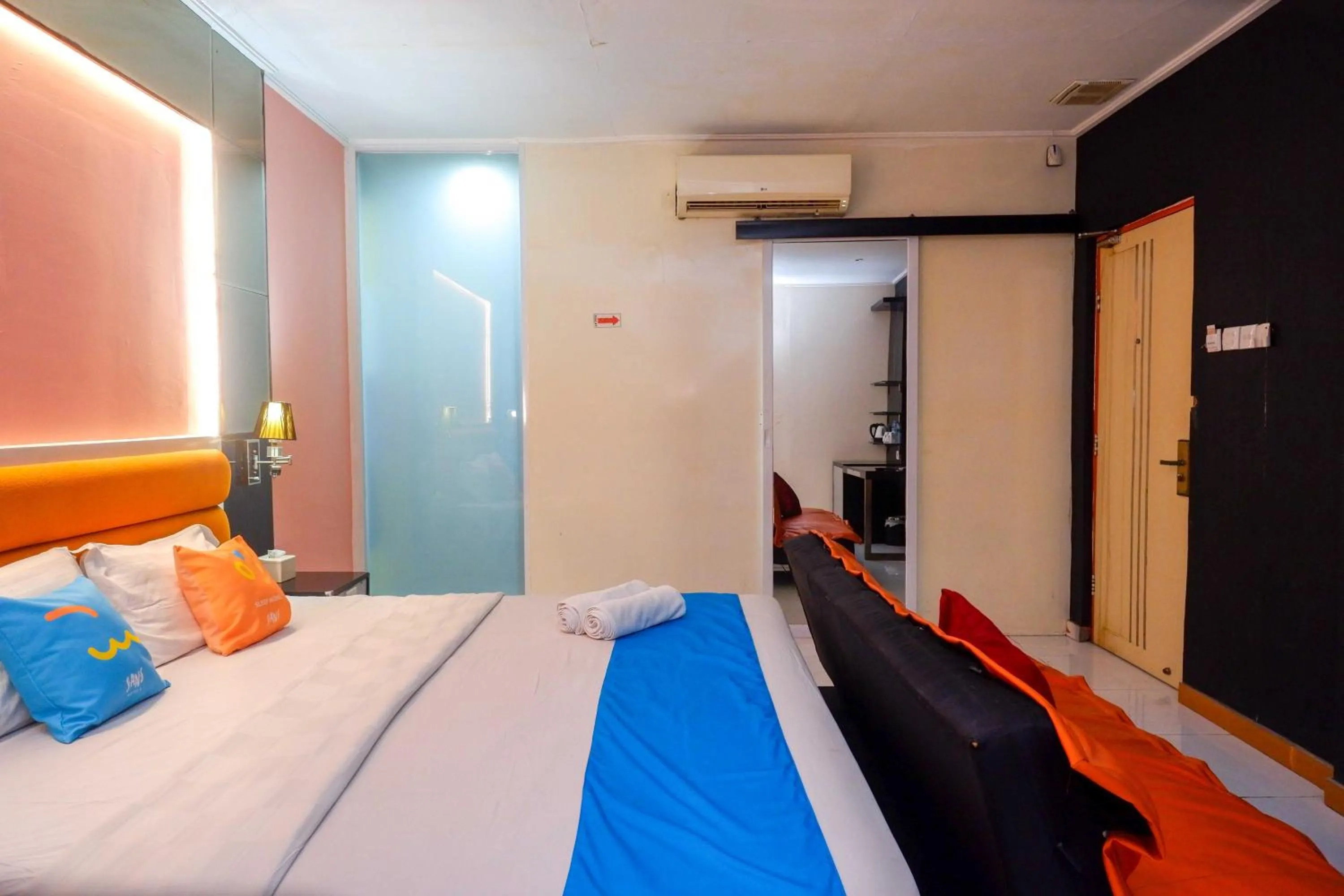 Bedroom, Bed in Sans Hotel International Surabaya