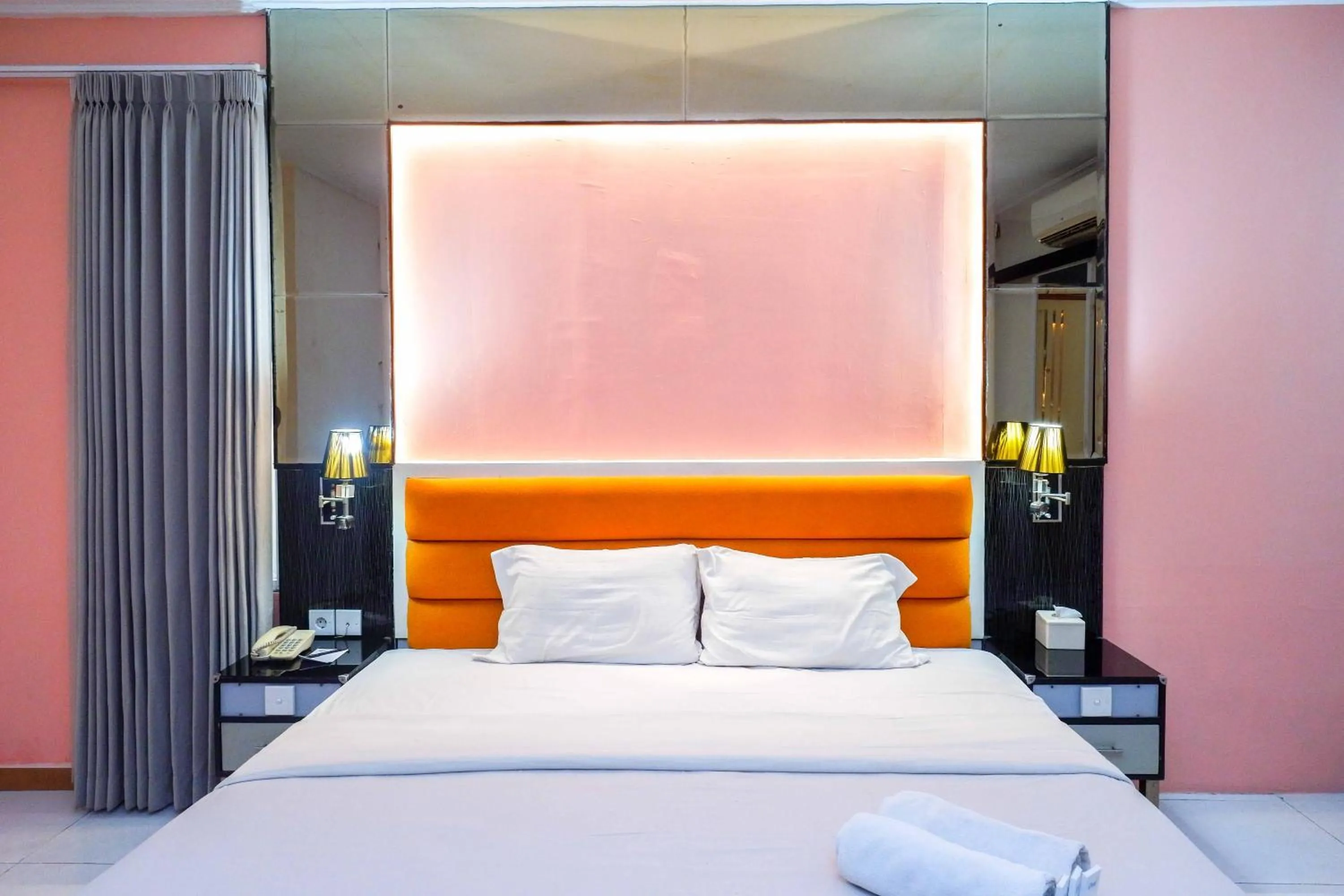 Bedroom, Bed in Sans Hotel International Surabaya