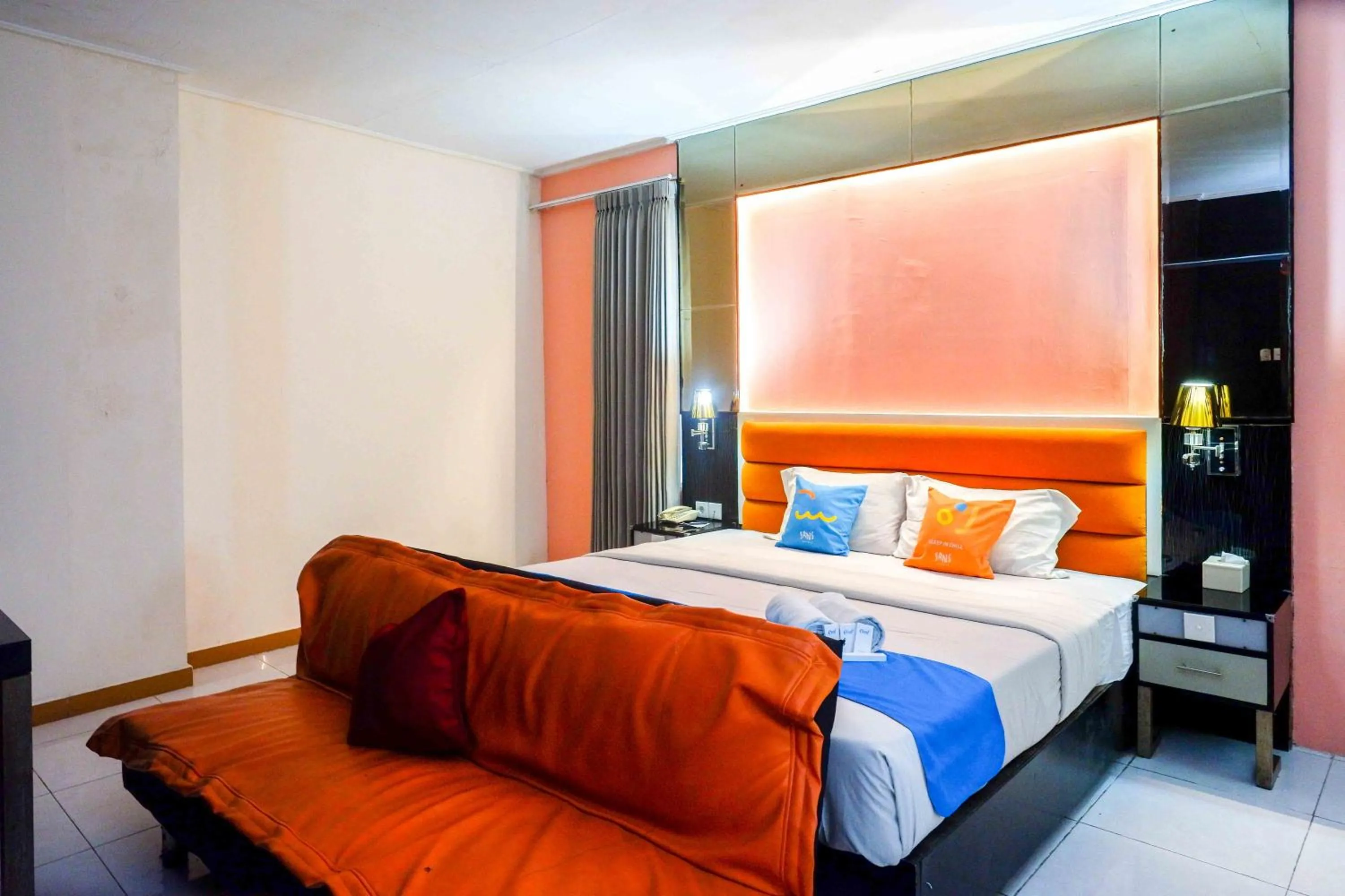 Bedroom, Bed in Sans Hotel International Surabaya