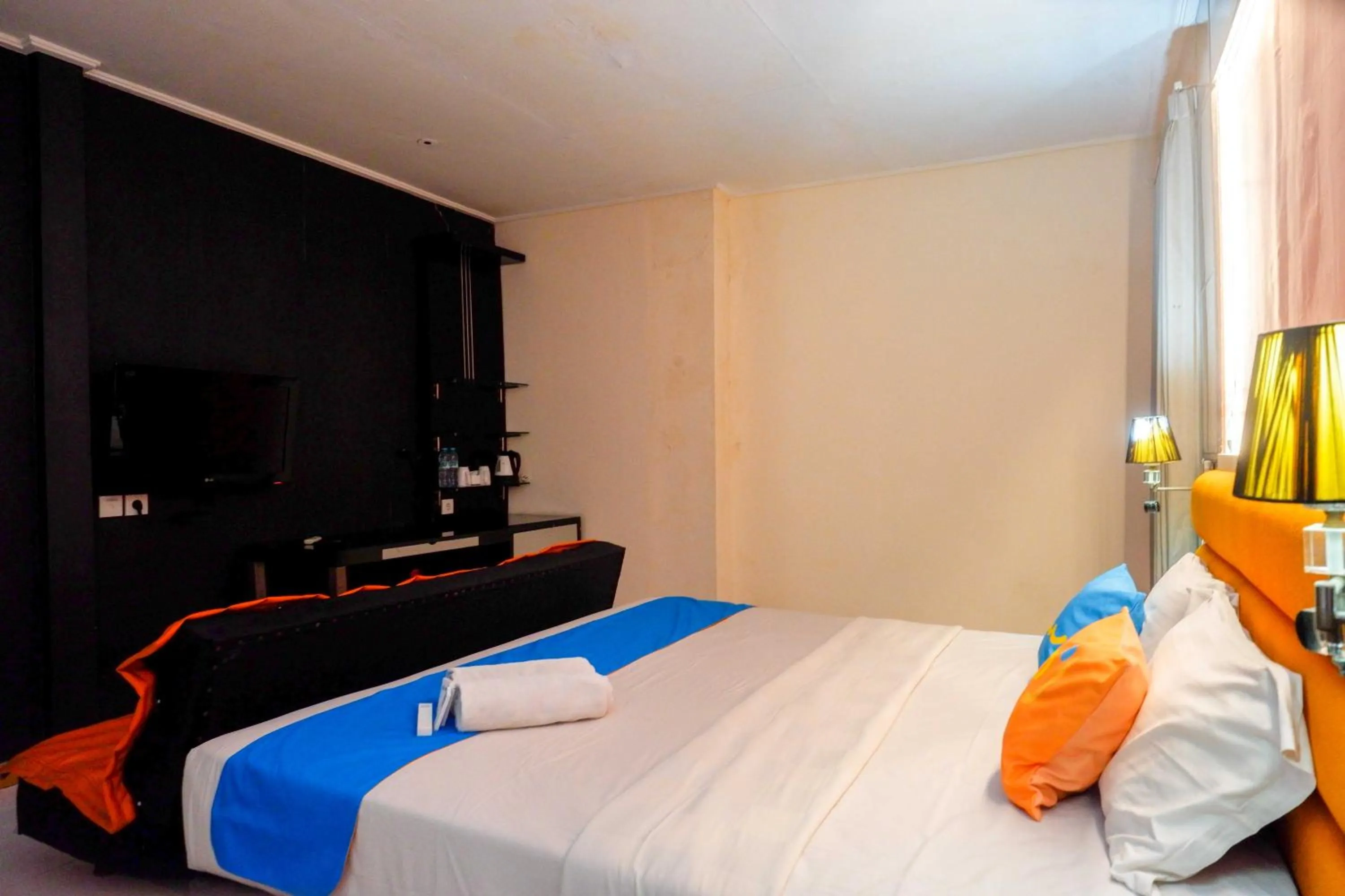 Bed in Sans Hotel International Surabaya