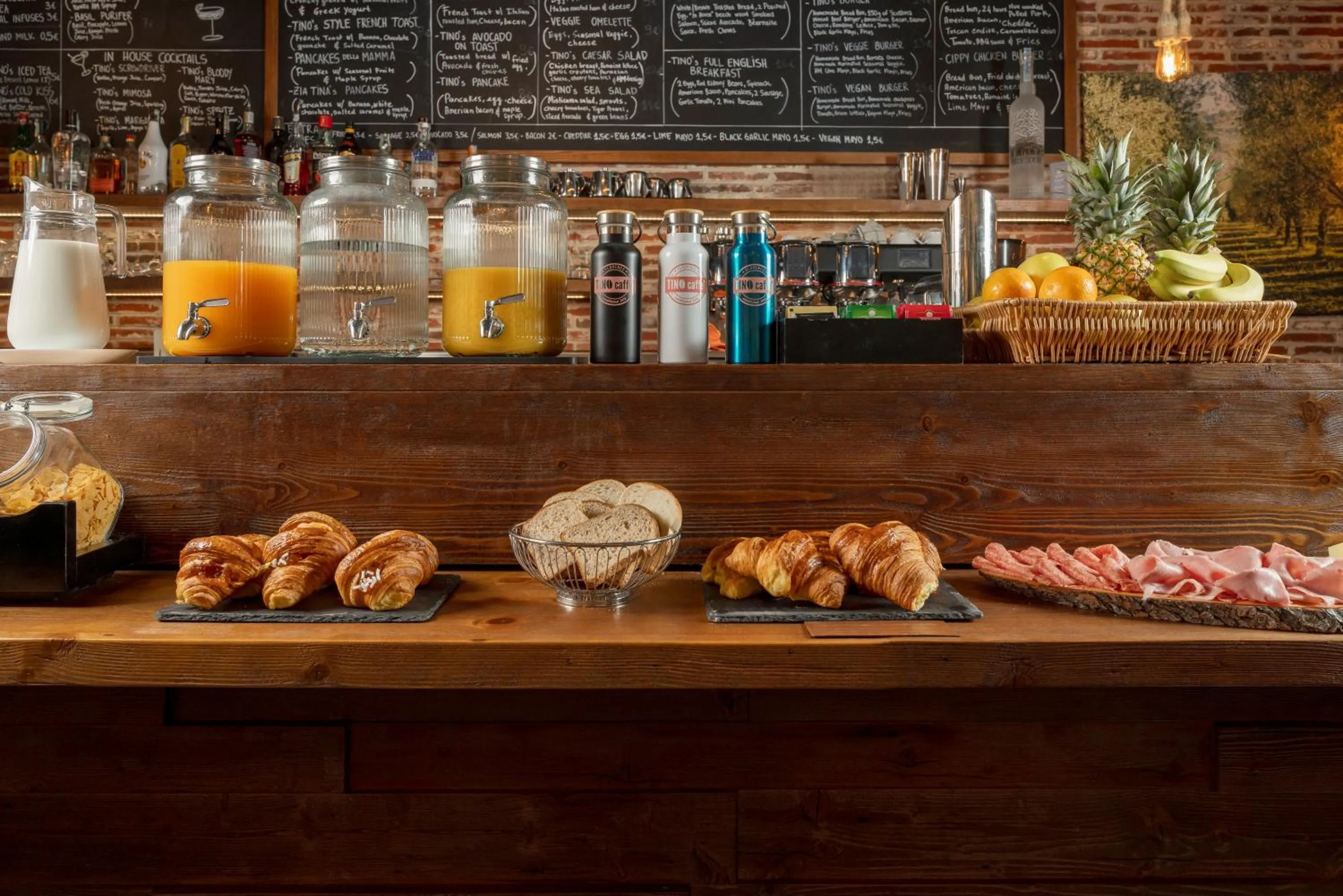 Buffet breakfast in Hotel Boccaccio