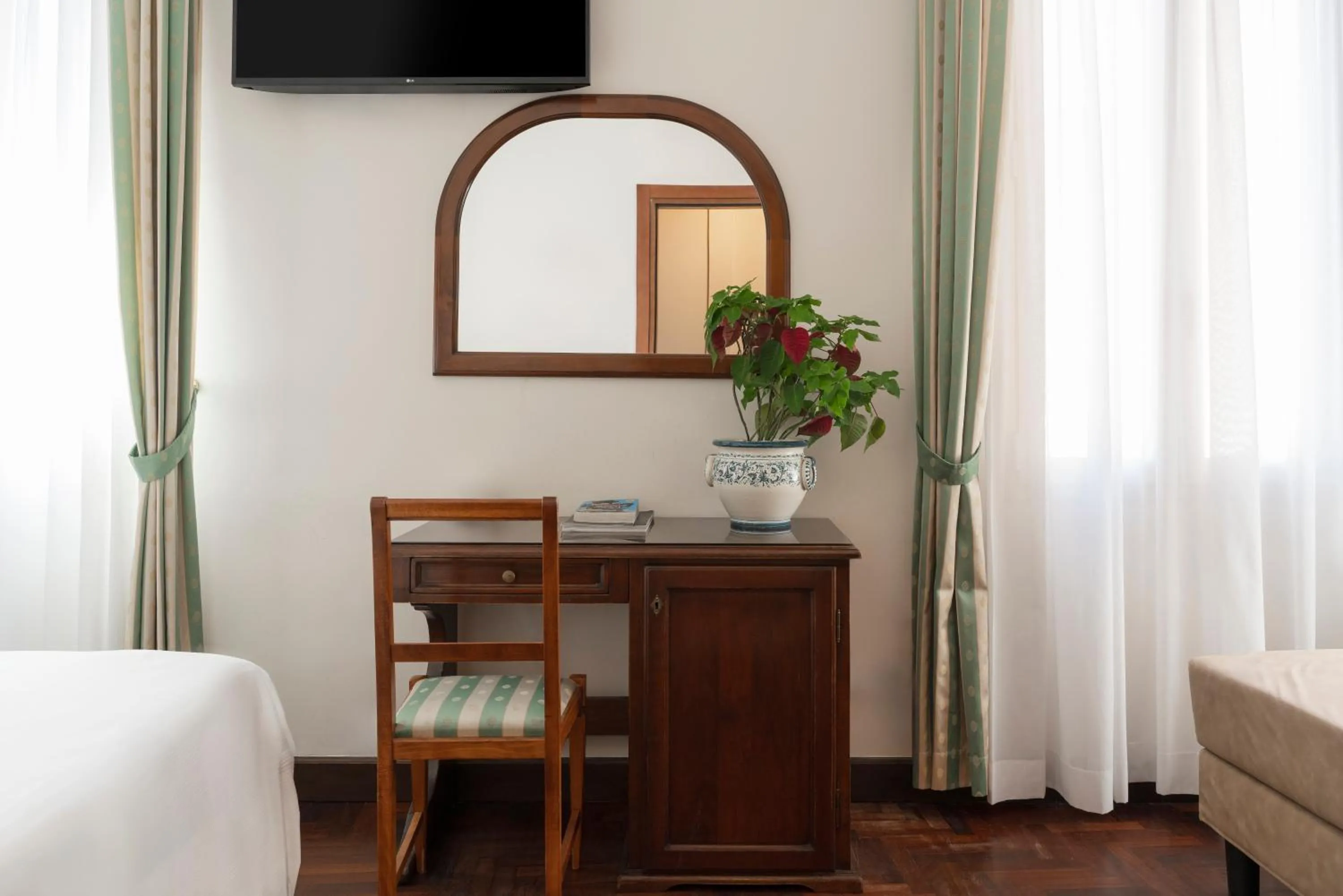 Bed in Hotel Boccaccio