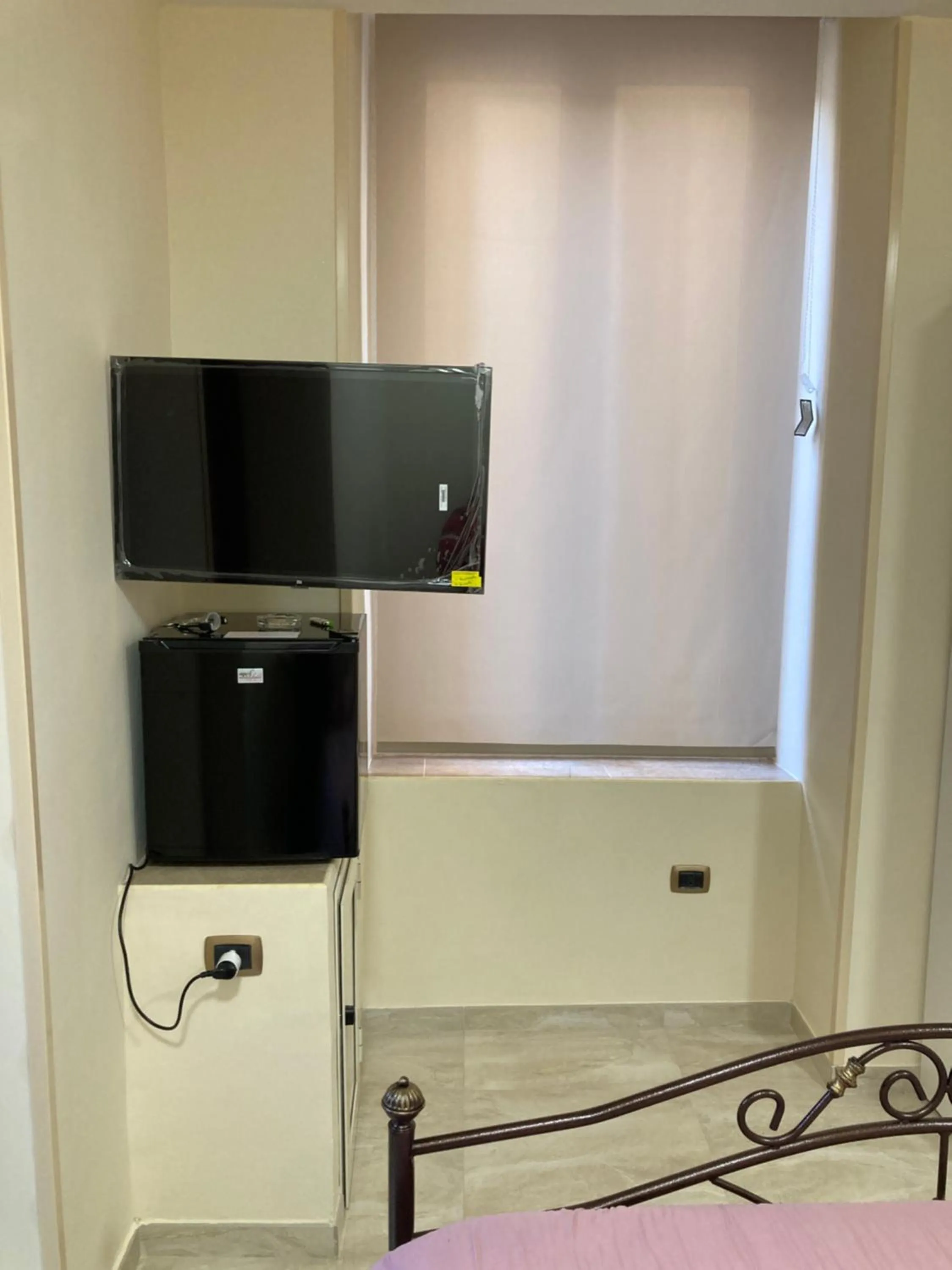 TV and multimedia in B&B LA REGGIA DI RIHANNA spa