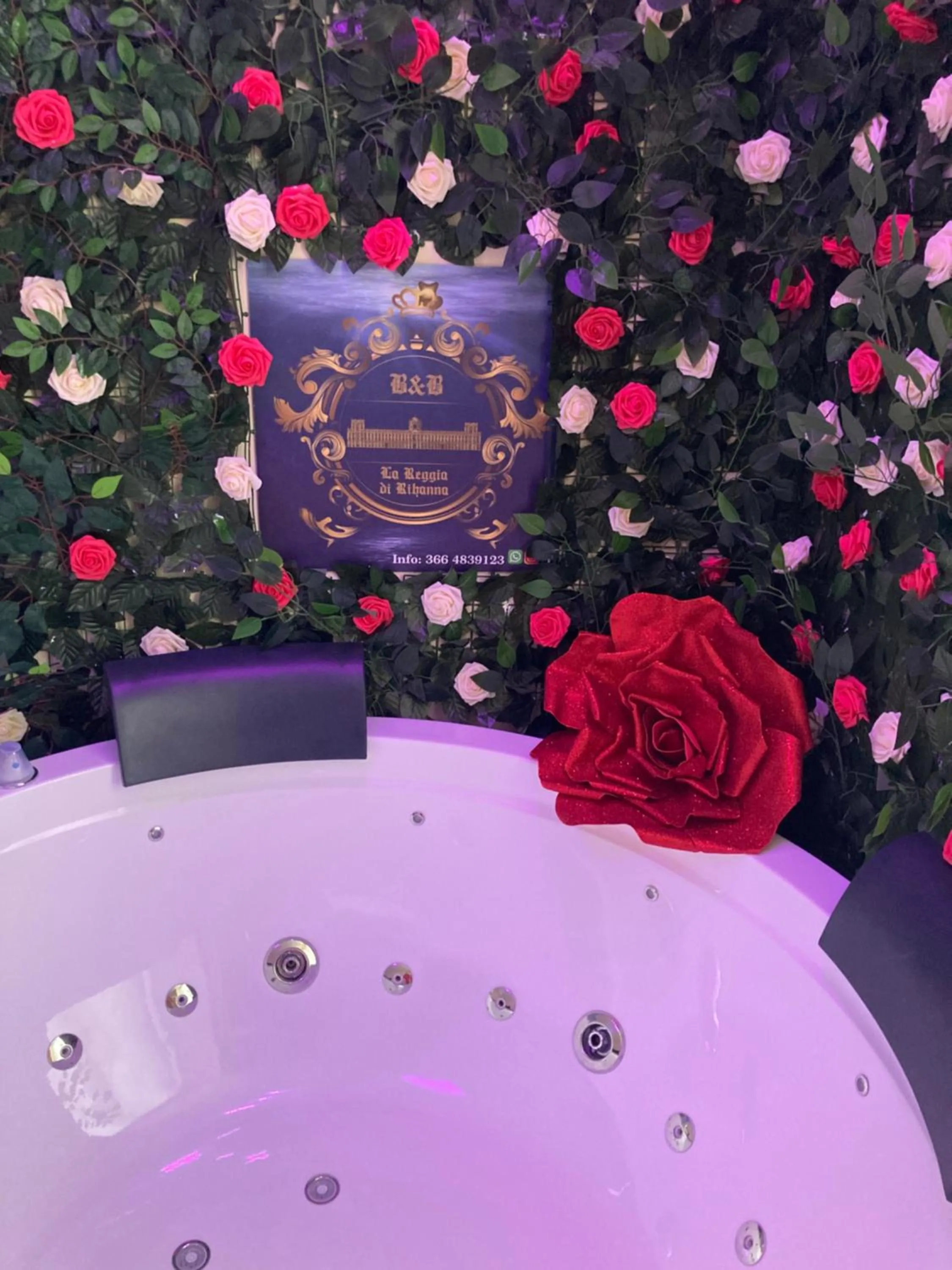 Hot Tub in B&B LA REGGIA DI RIHANNA spa