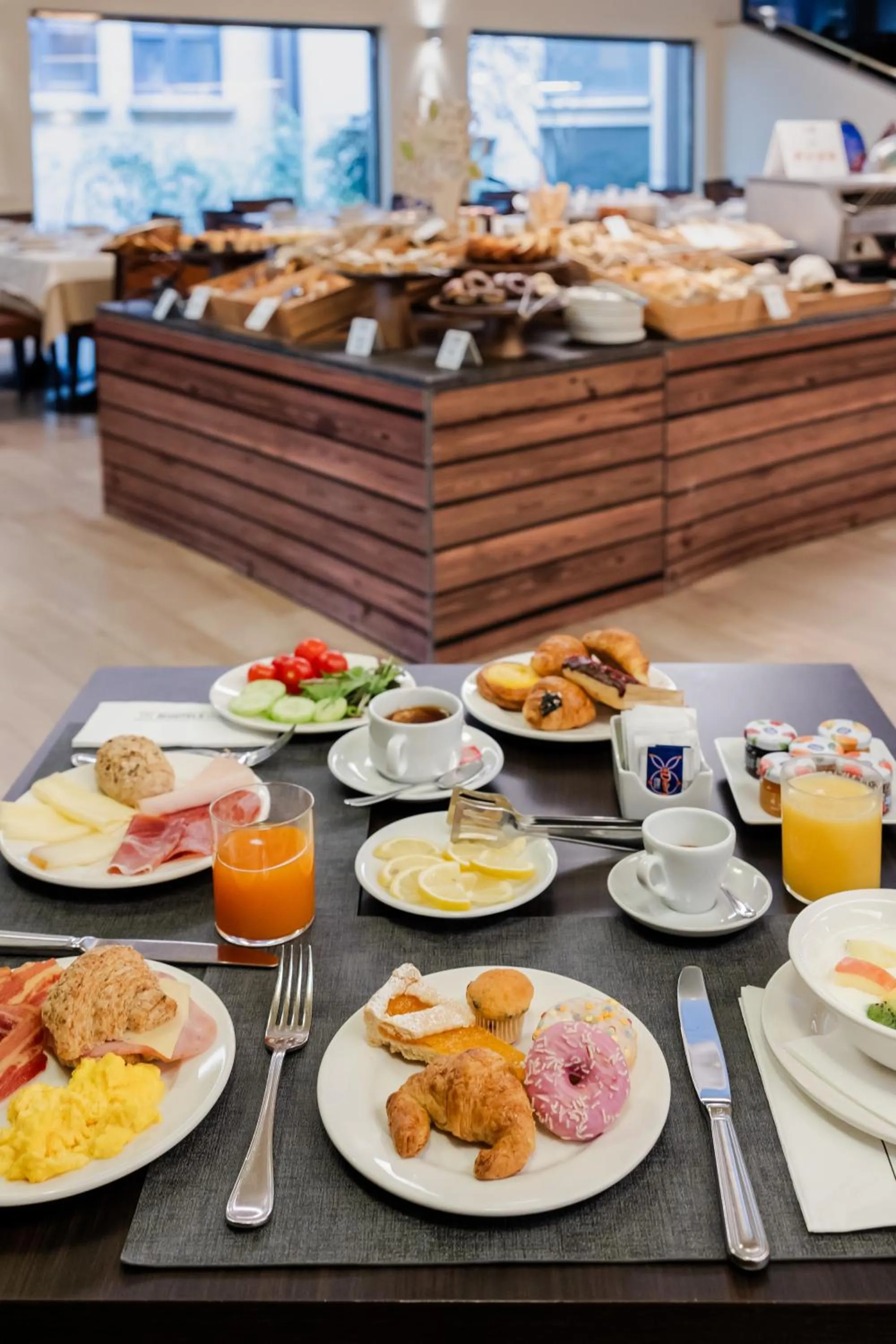 Buffet breakfast in FH55 Grand Hotel Mediterraneo