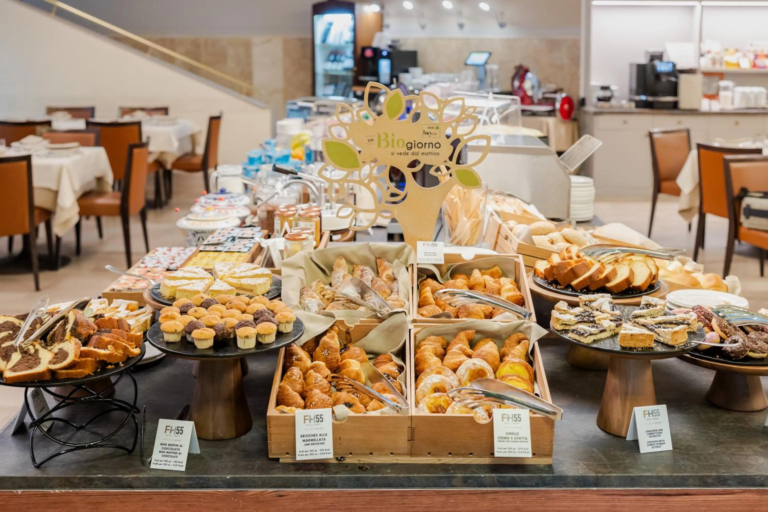 Food and drinks in FH55 Grand Hotel Mediterraneo