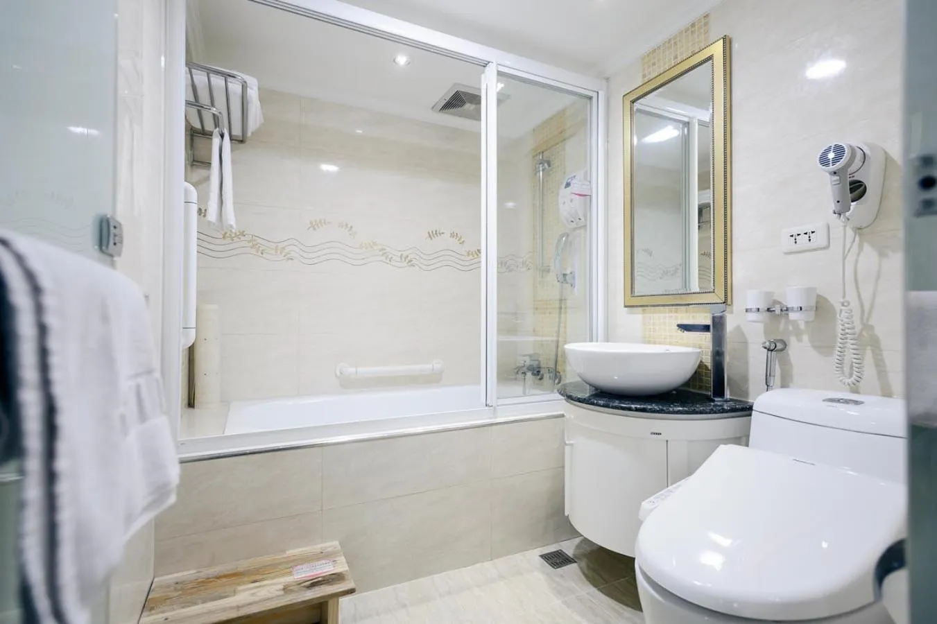 Kiwi Hotel MRT Wenxin Branch (Feng Chia Branch 1)