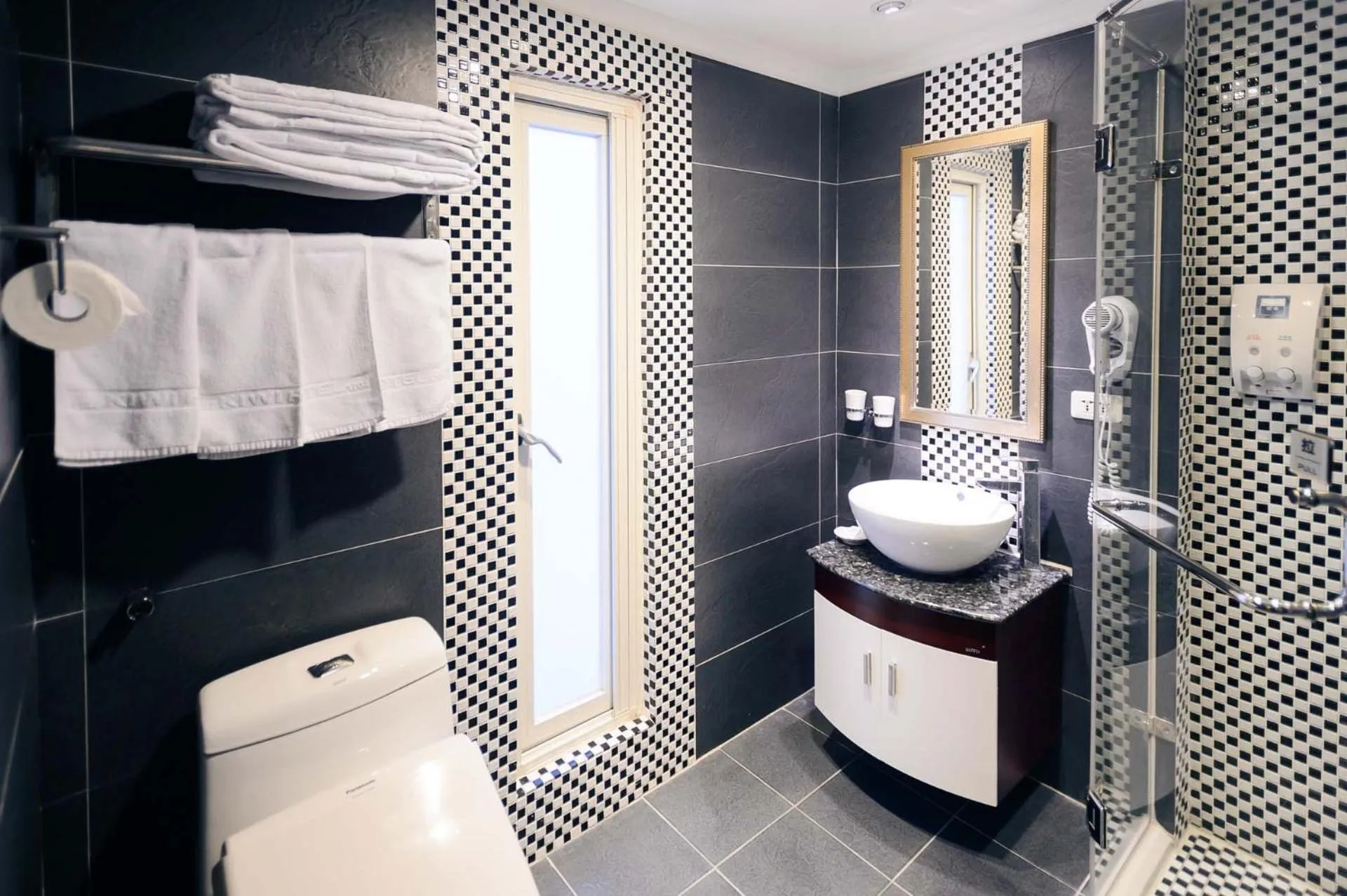 Kiwi Hotel MRT Wenxin Branch (Feng Chia Branch 1)