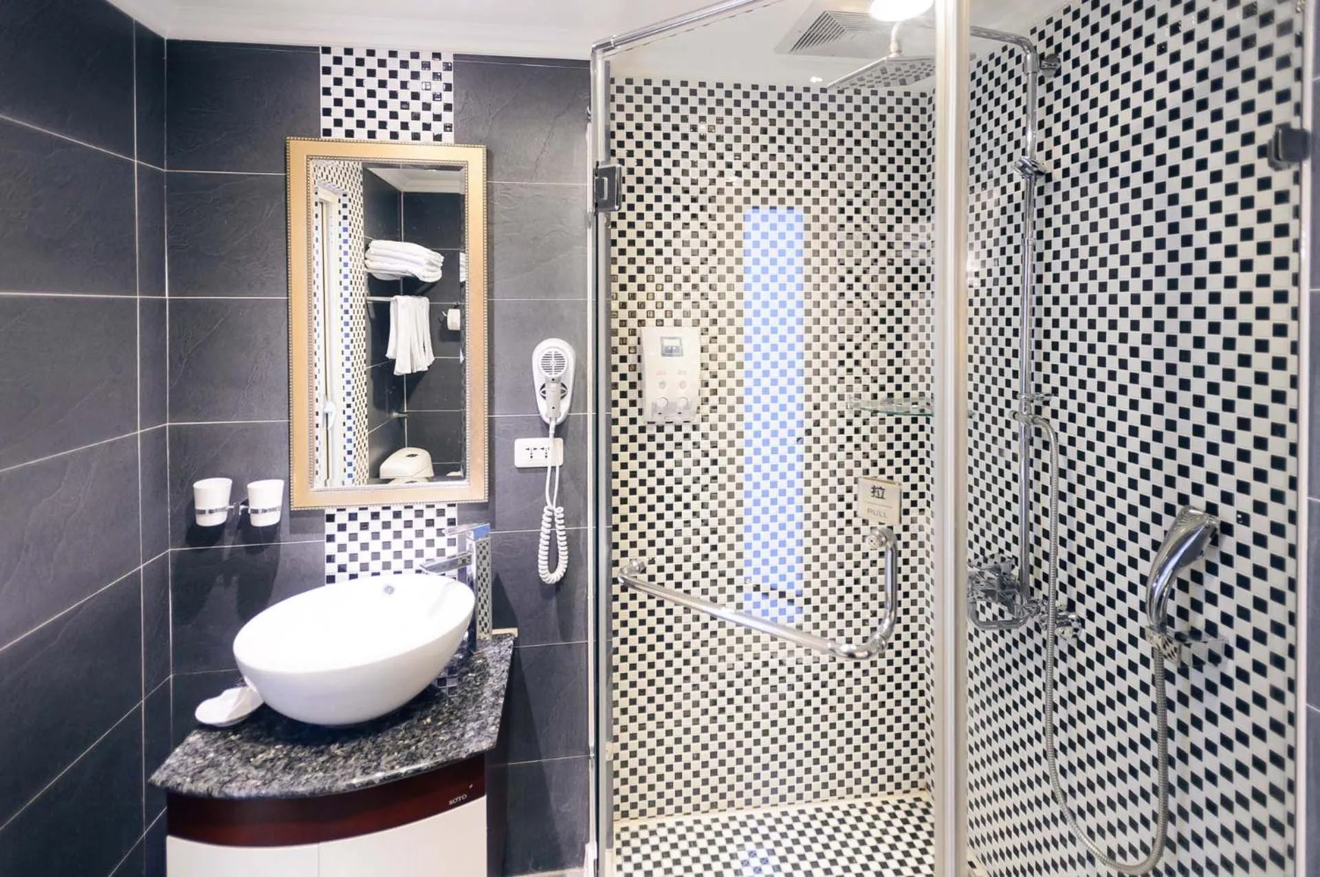 Kiwi Hotel MRT Wenxin Branch (Feng Chia Branch 1)