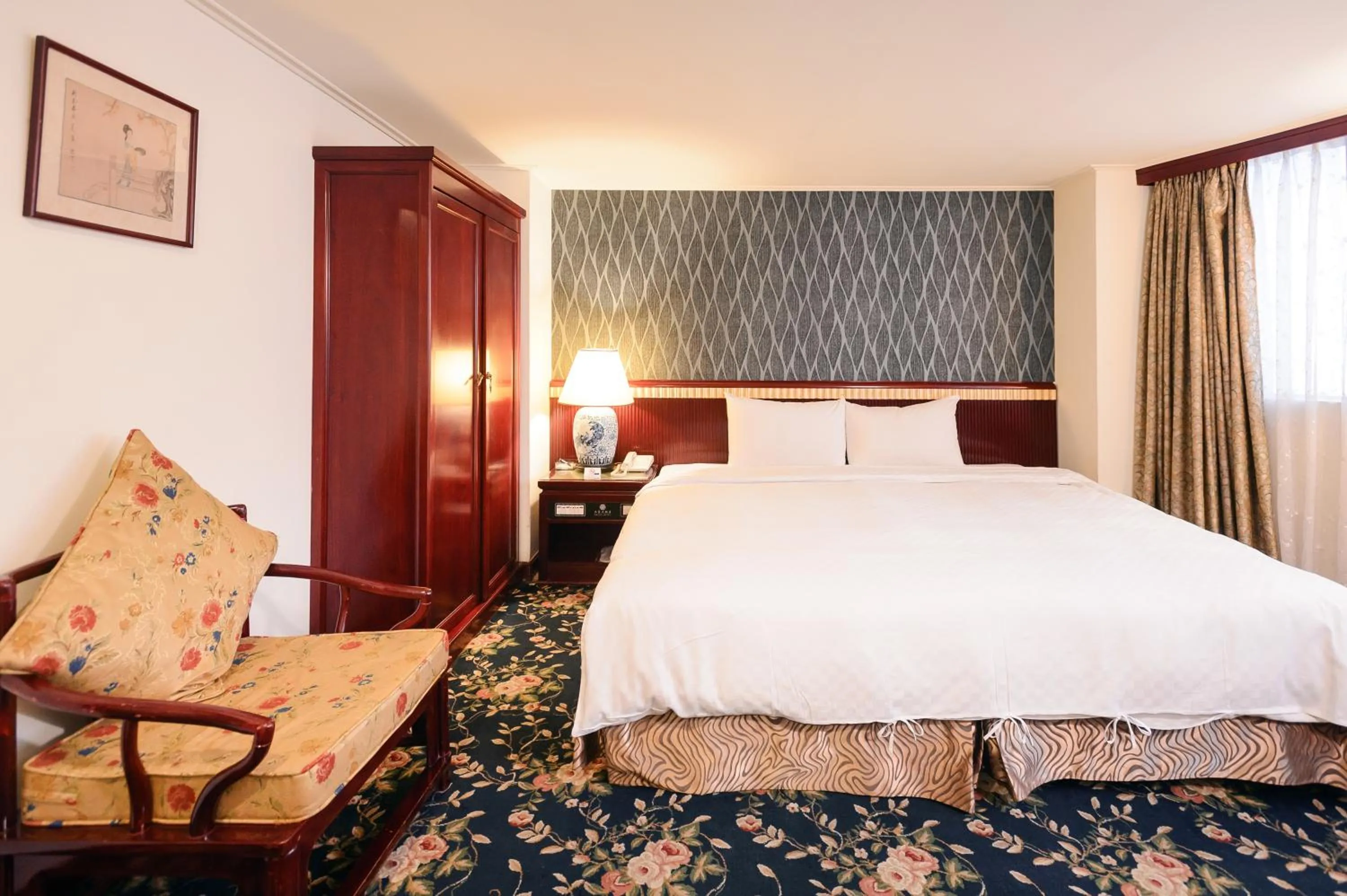 Kiwi Hotel MRT Wenxin Branch (Feng Chia Branch 1)