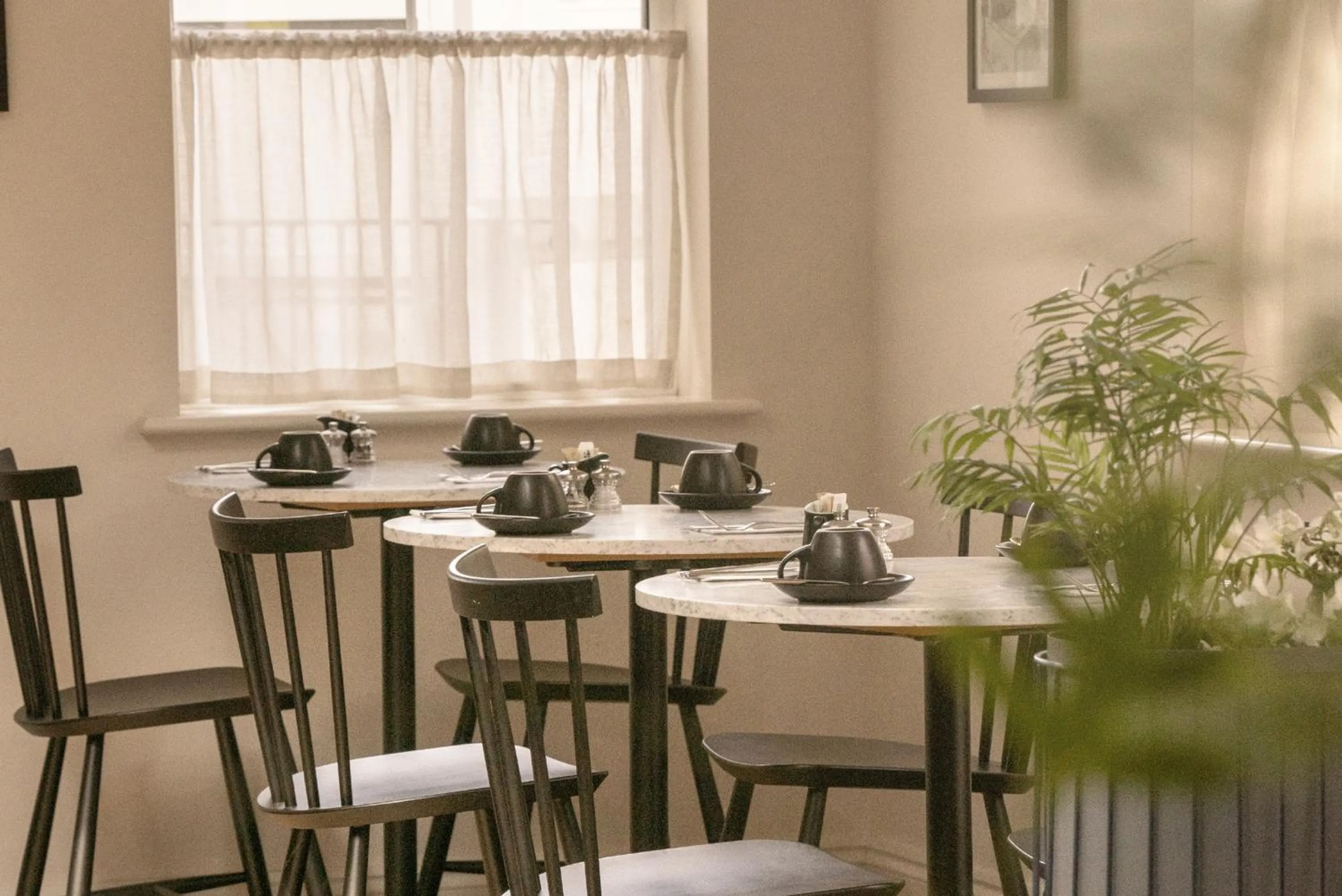 Restaurant/places to eat in Leighton House - Boutique Guesthouse