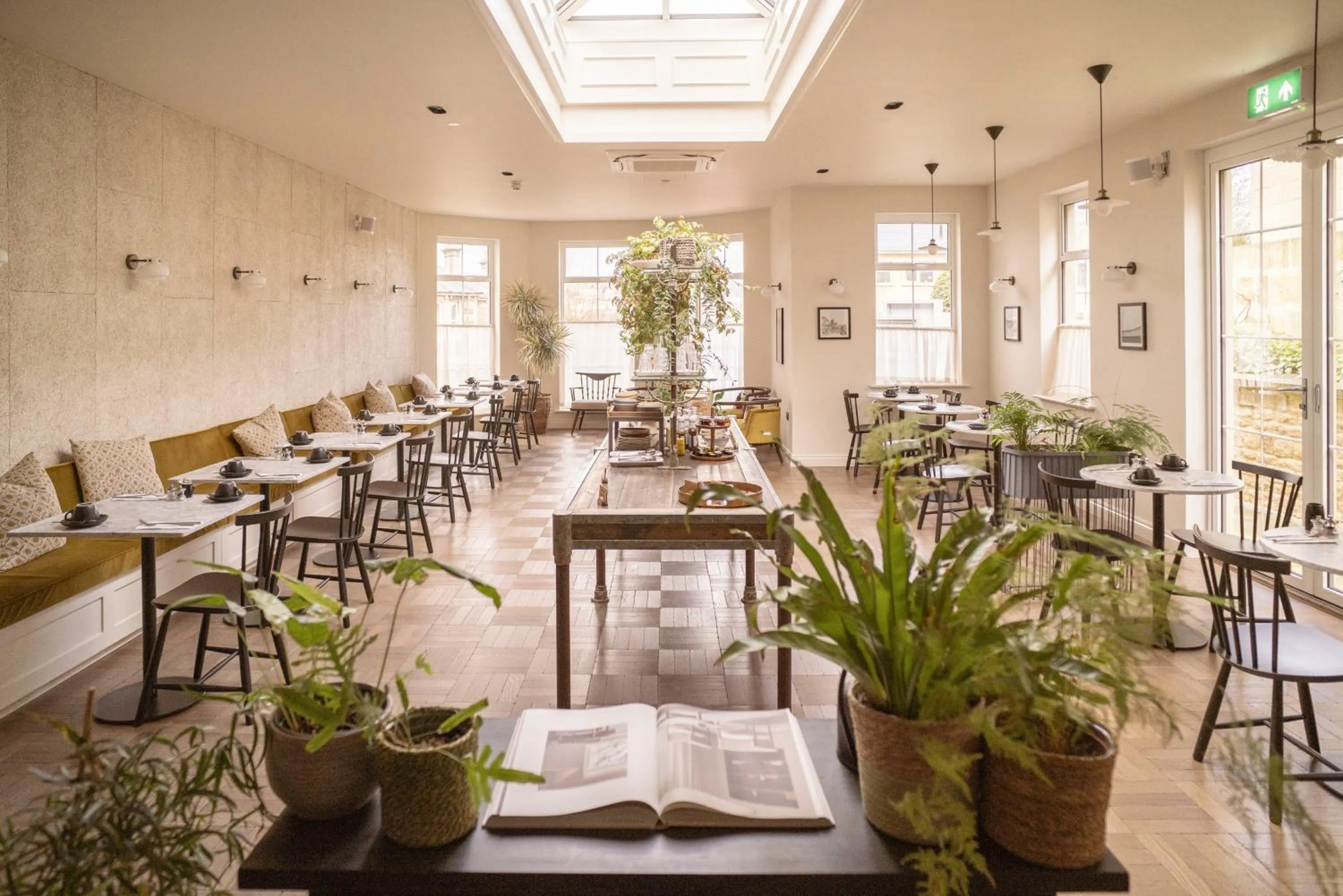 Restaurant/places to eat in Leighton House - Boutique Guesthouse