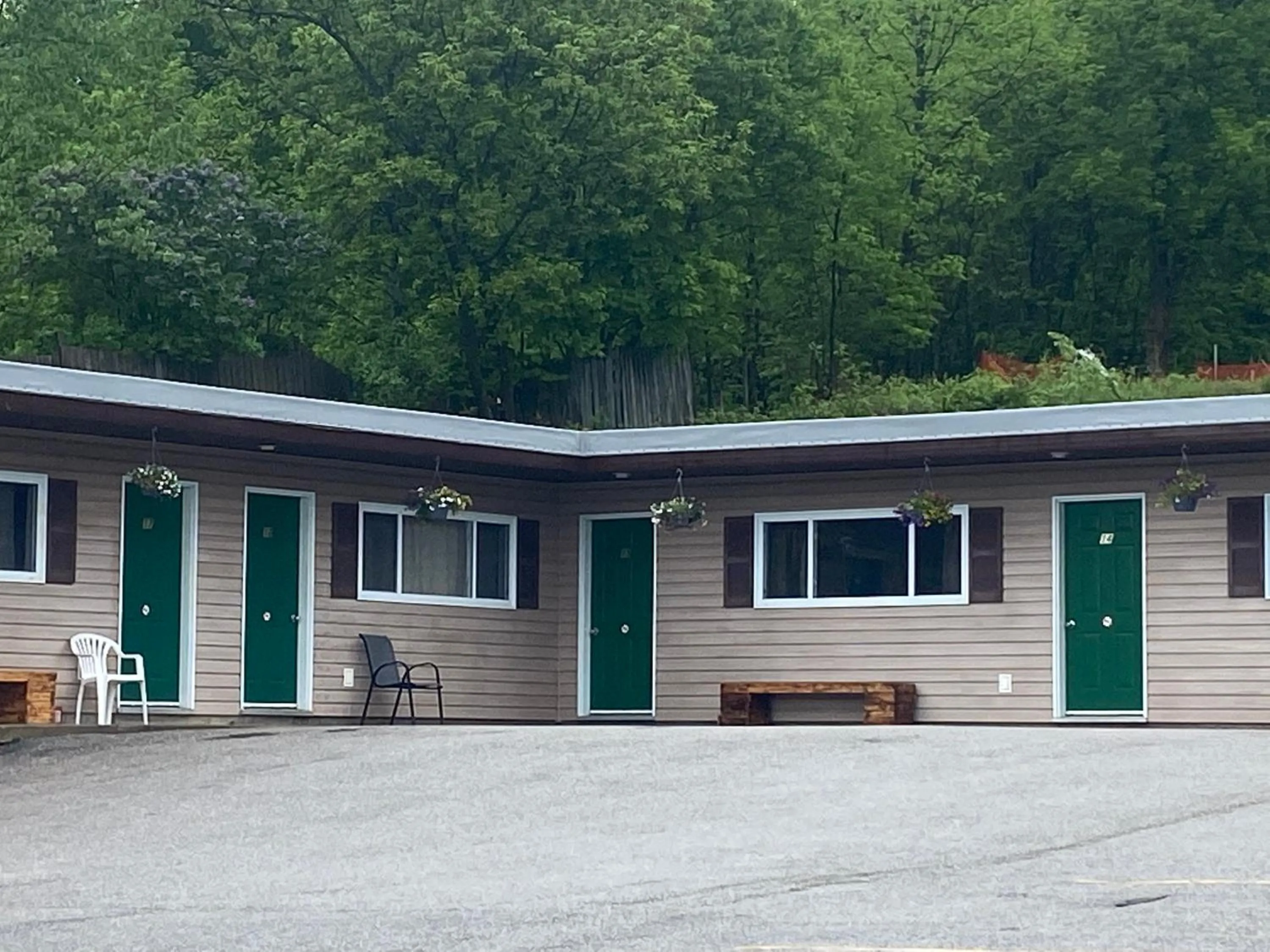 Property building in Silver Maple Motel