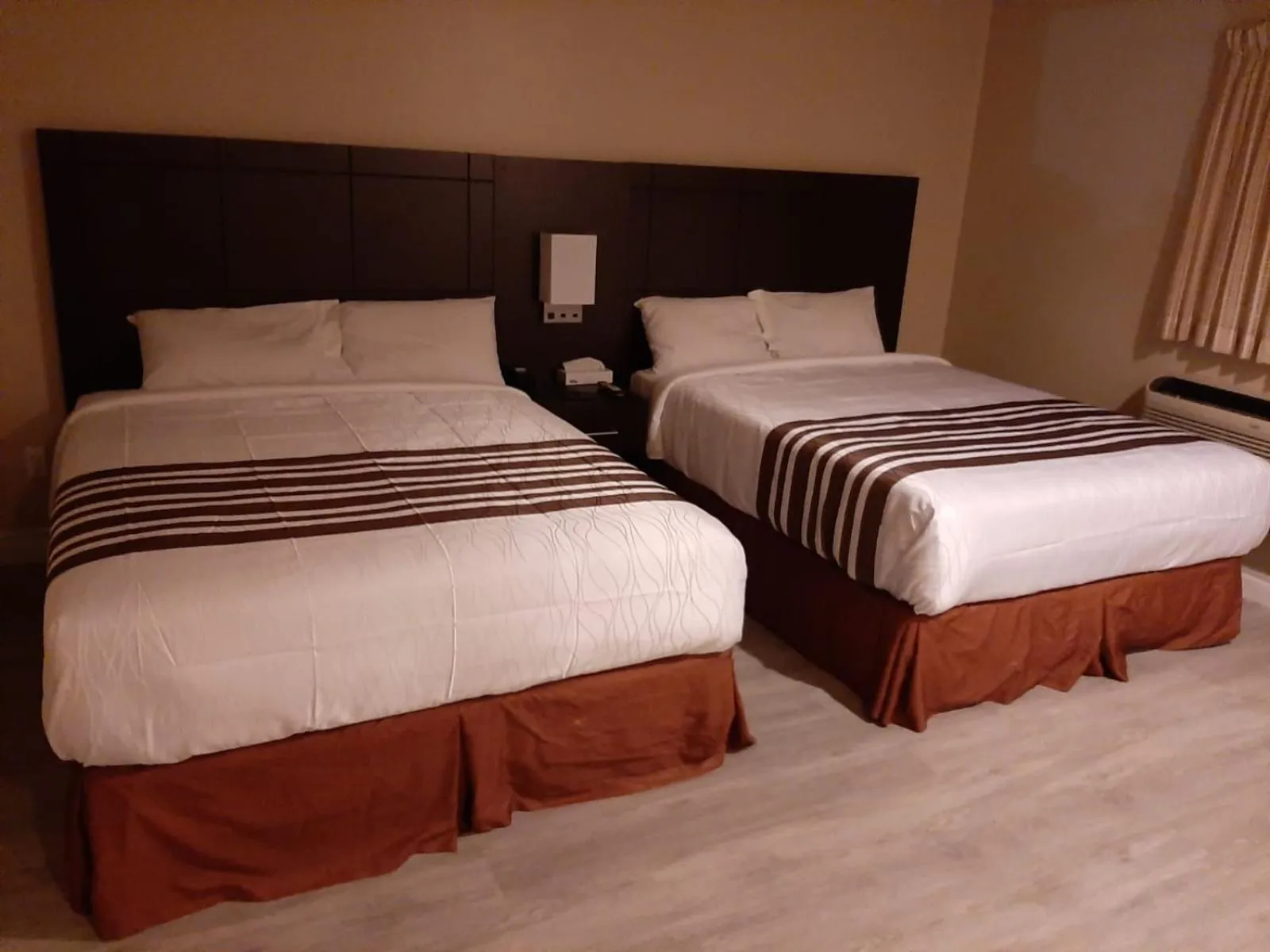 Bed in Silver Maple Motel