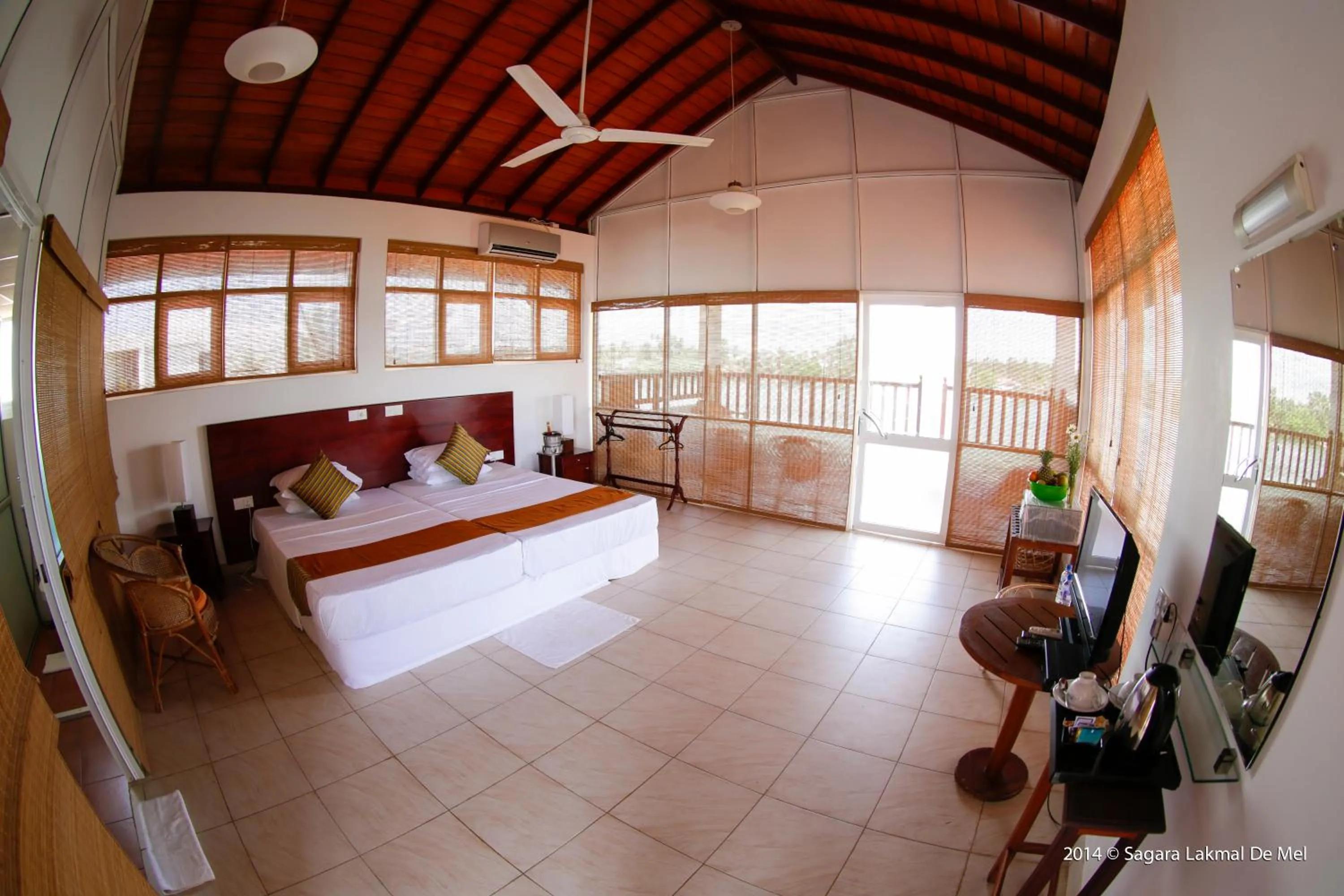 Photo of the whole room, Bed in Marina Bentota