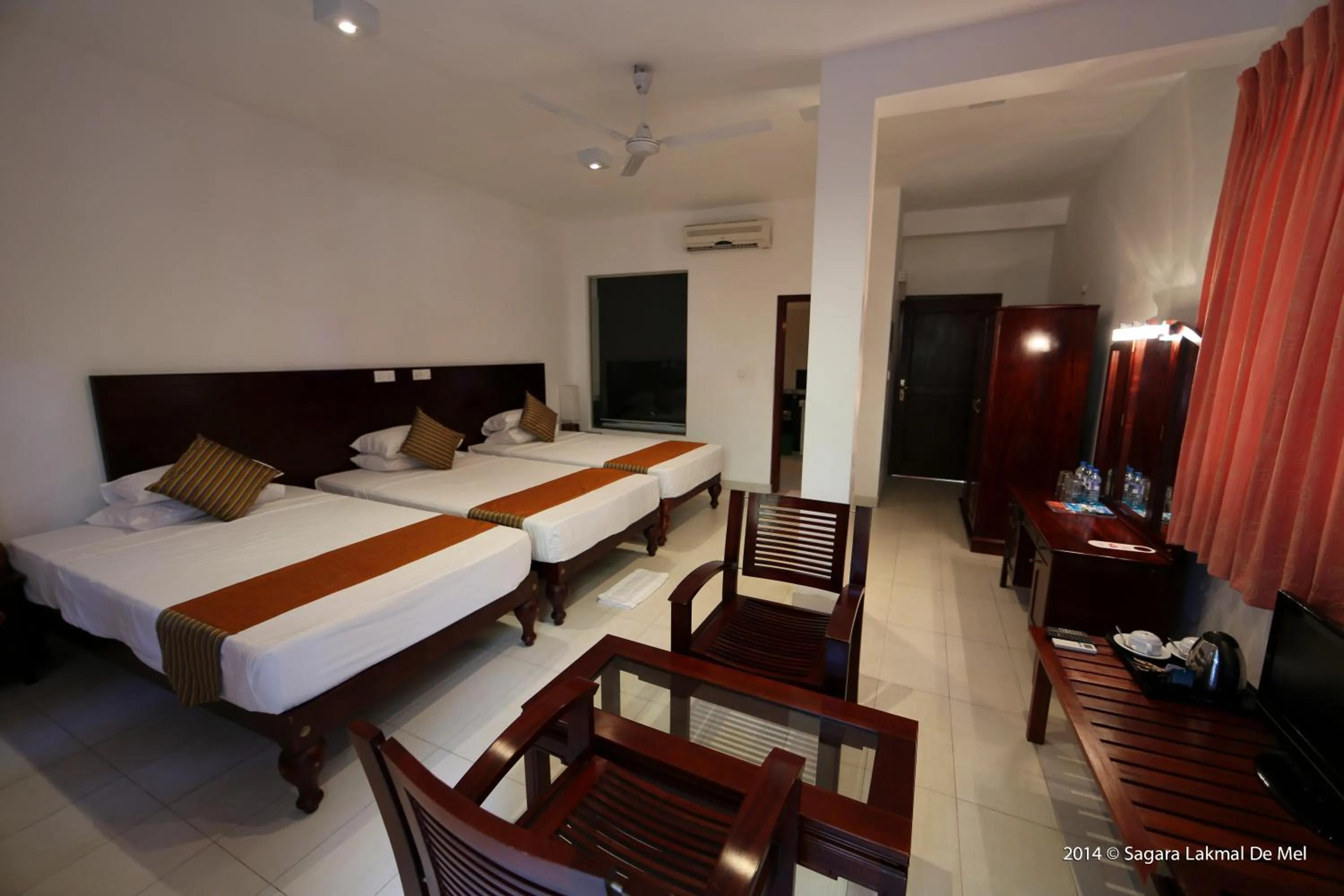 Photo of the whole room, Bed in Marina Bentota