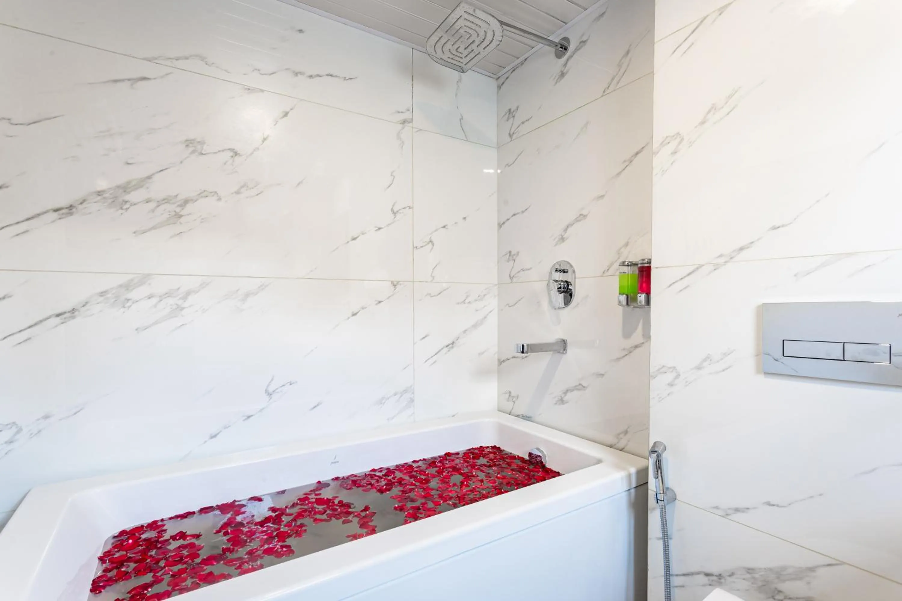 Shower, Bed in Amarawati Boutique Hotel