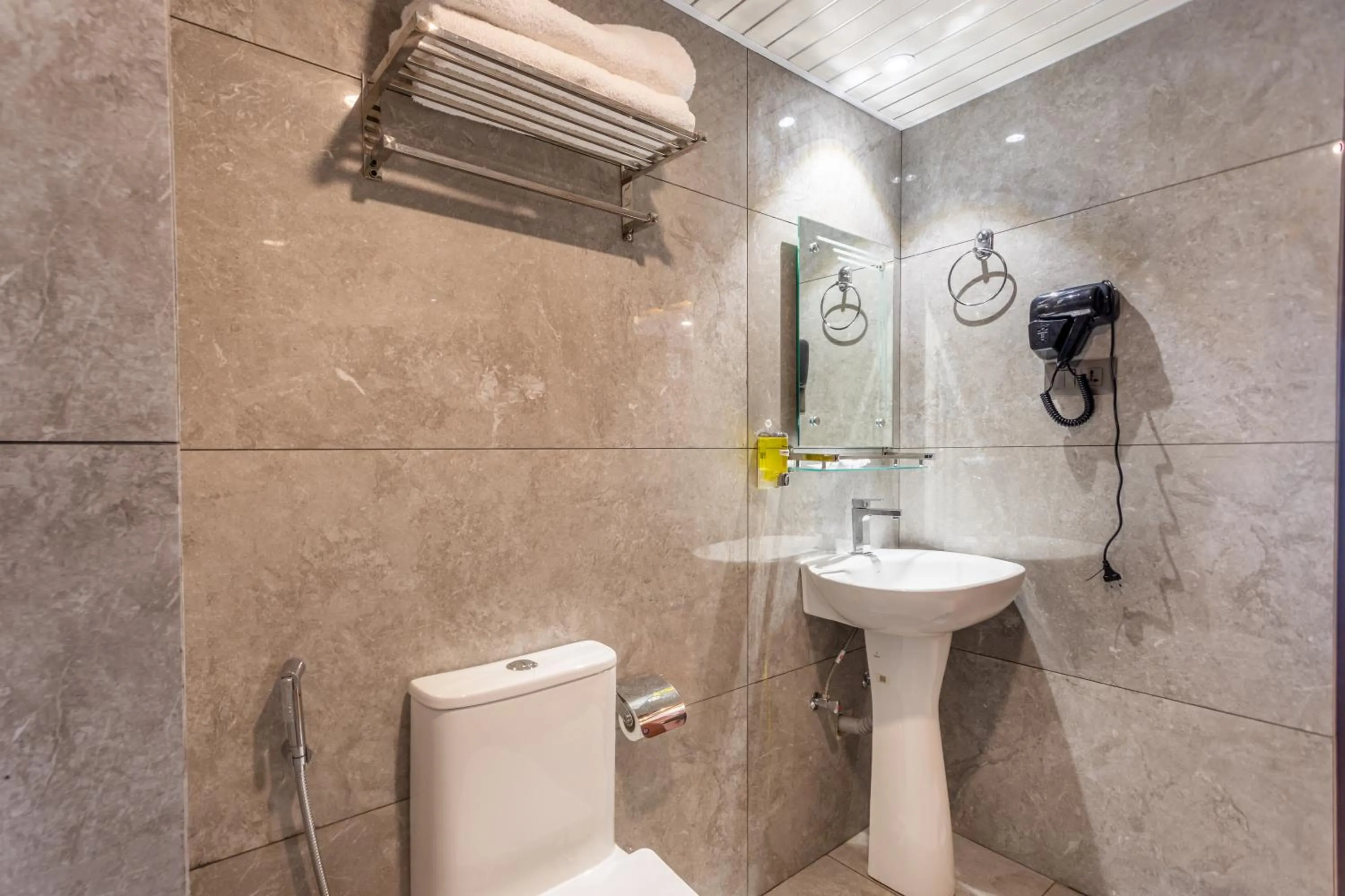 Toilet in Amarawati Boutique Hotel