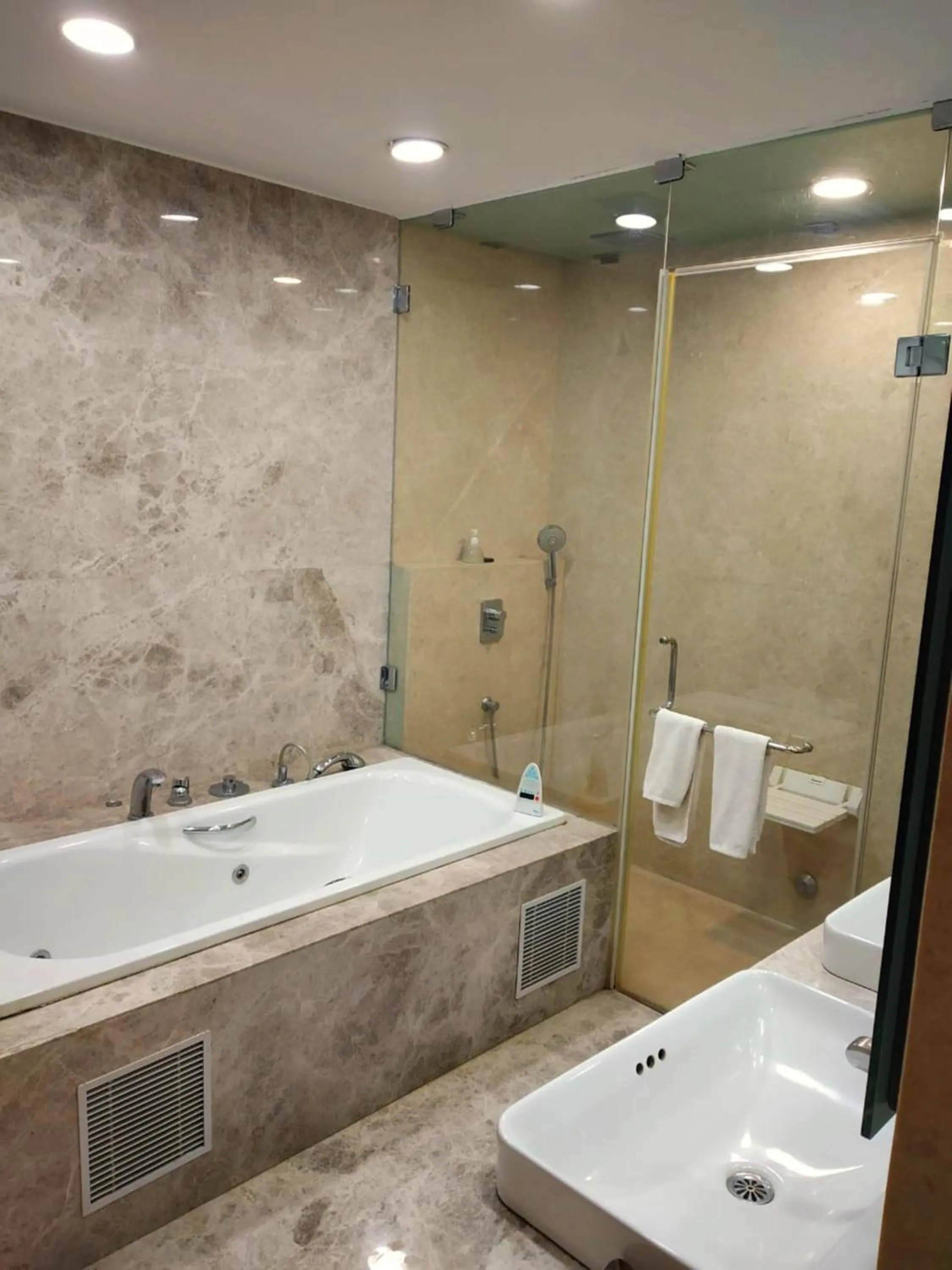 Bathroom in Angsana Oasis Spa & Resort