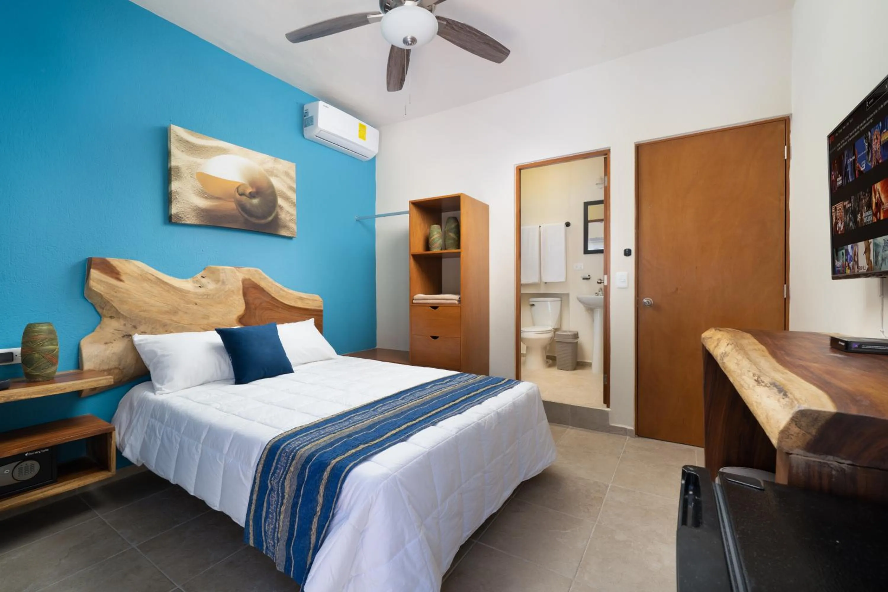 Photo of the whole room, Bed in Villa Sofia Boutique Hotel - Near Cancun Downtown - Free Cancellation