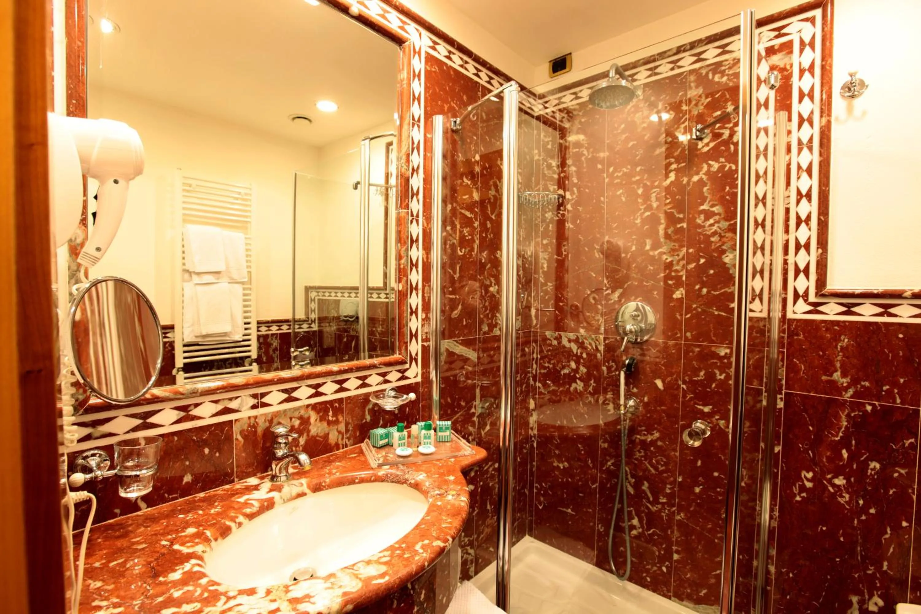 Bathroom in Hotel Marconi