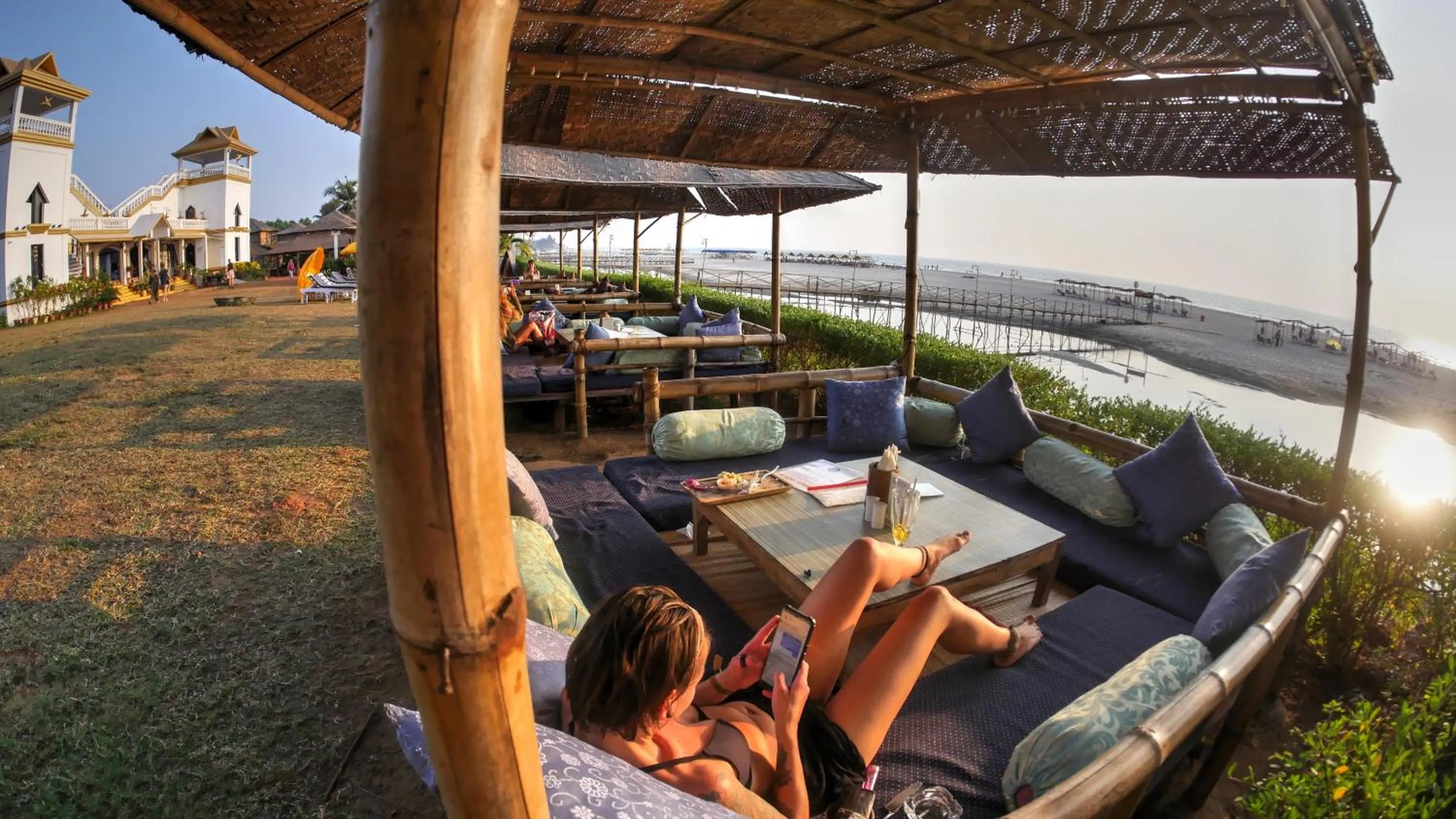 Restaurant/places to eat in Beach Street Eco Resort - Mandrem