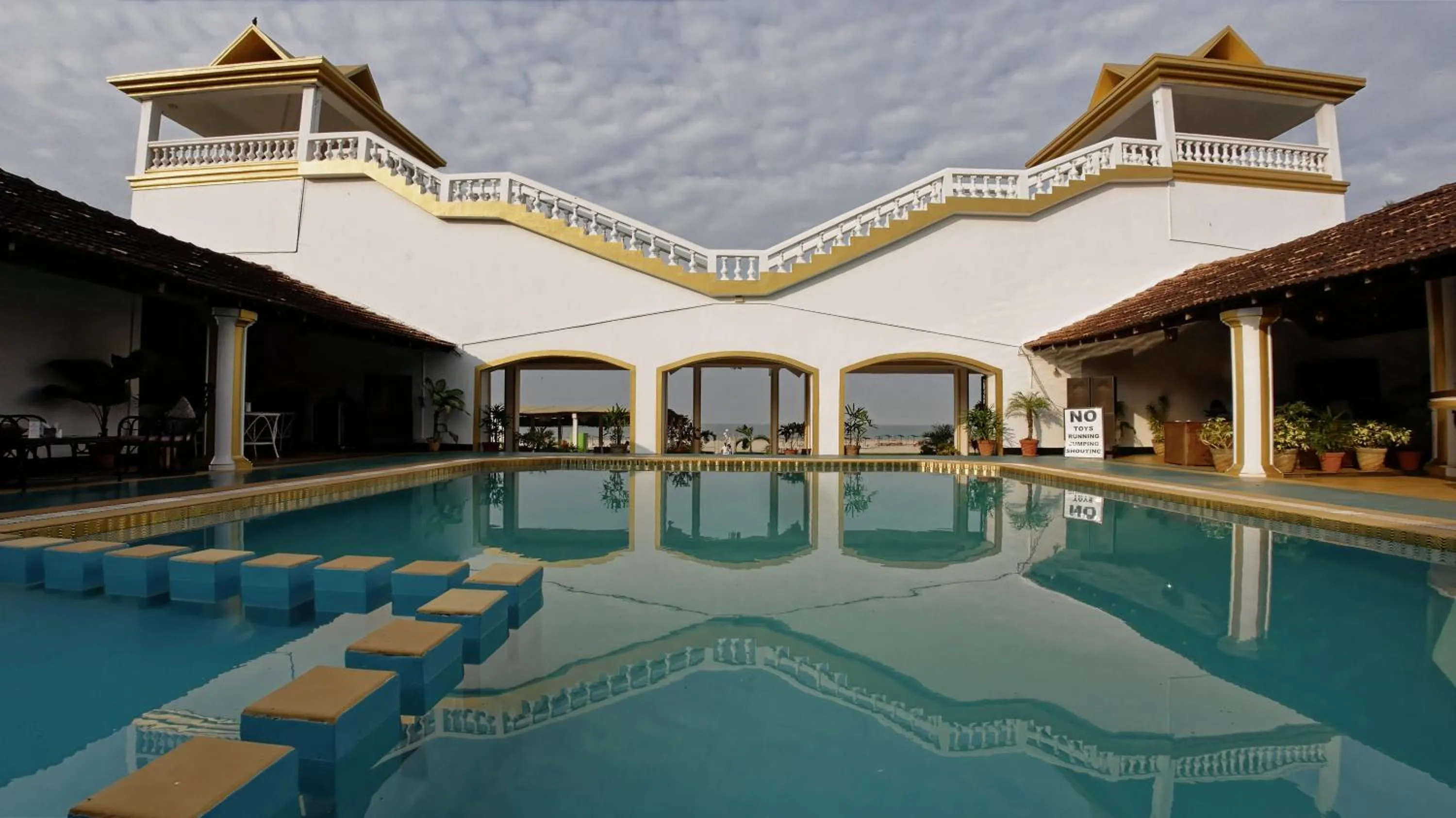 Restaurant/places to eat in Beach Street Eco Resort - Mandrem