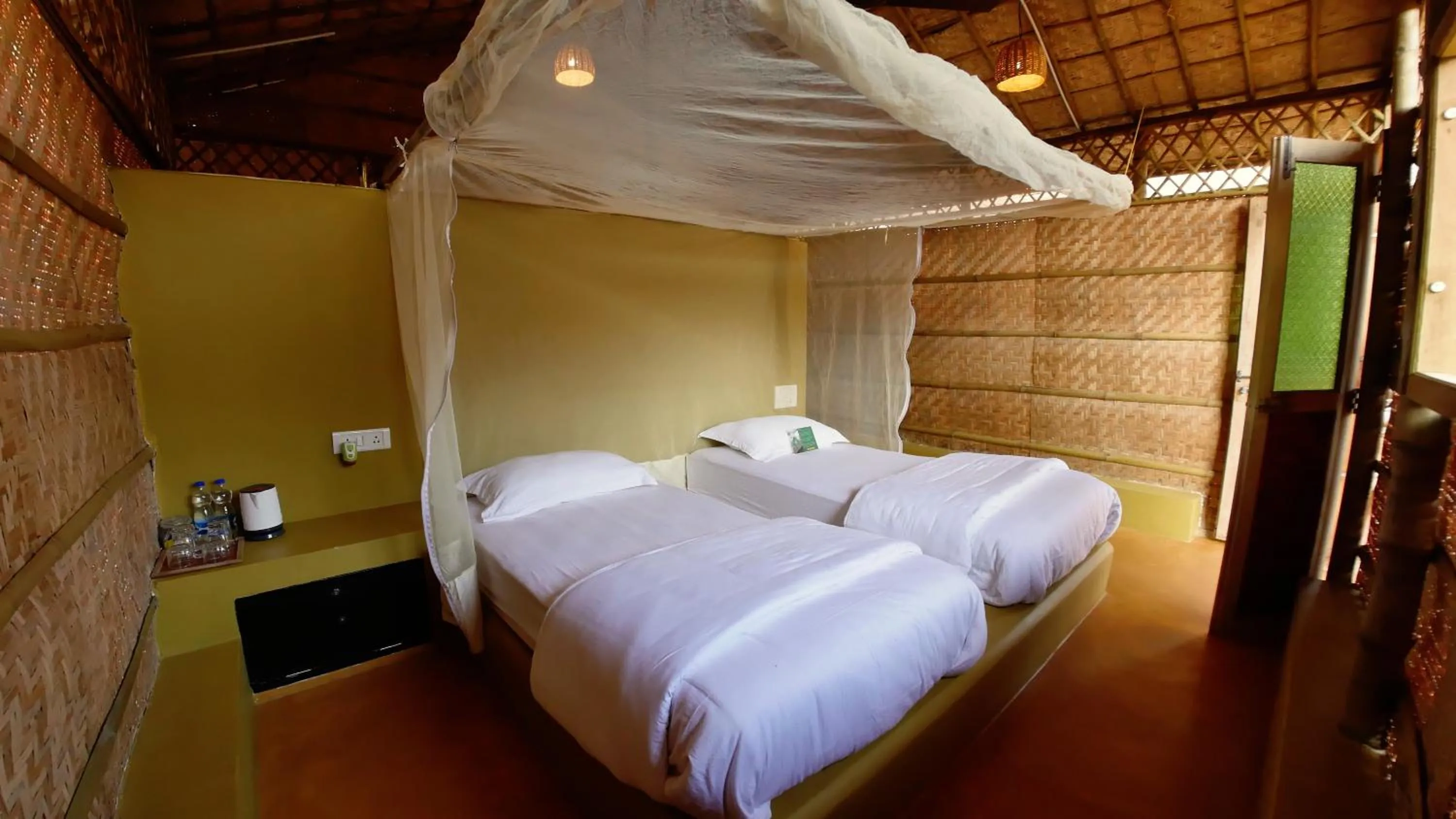 Shower, Bed in Beach Street Eco Resort - Mandrem