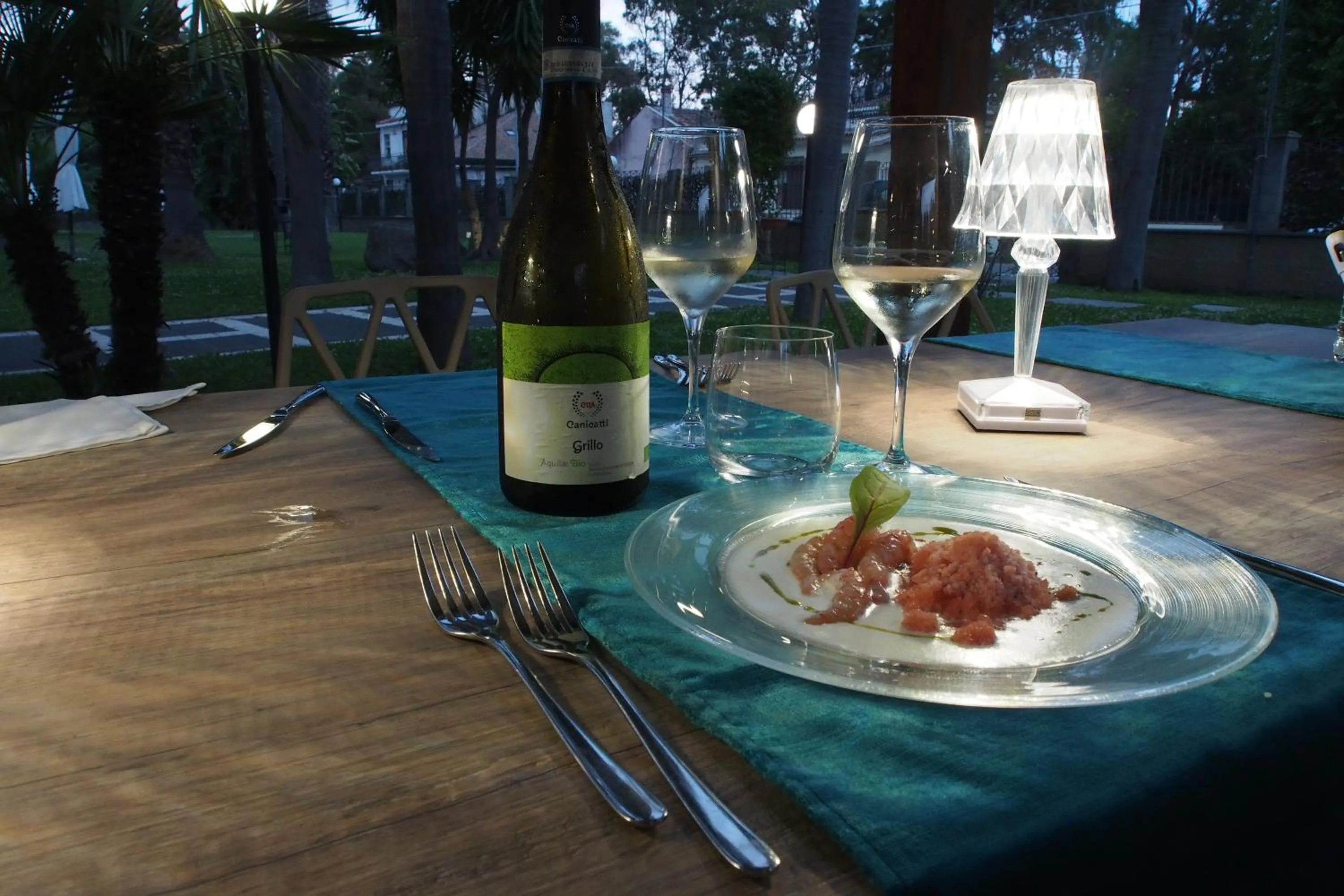 Restaurant/places to eat in Oasi Park Hotel