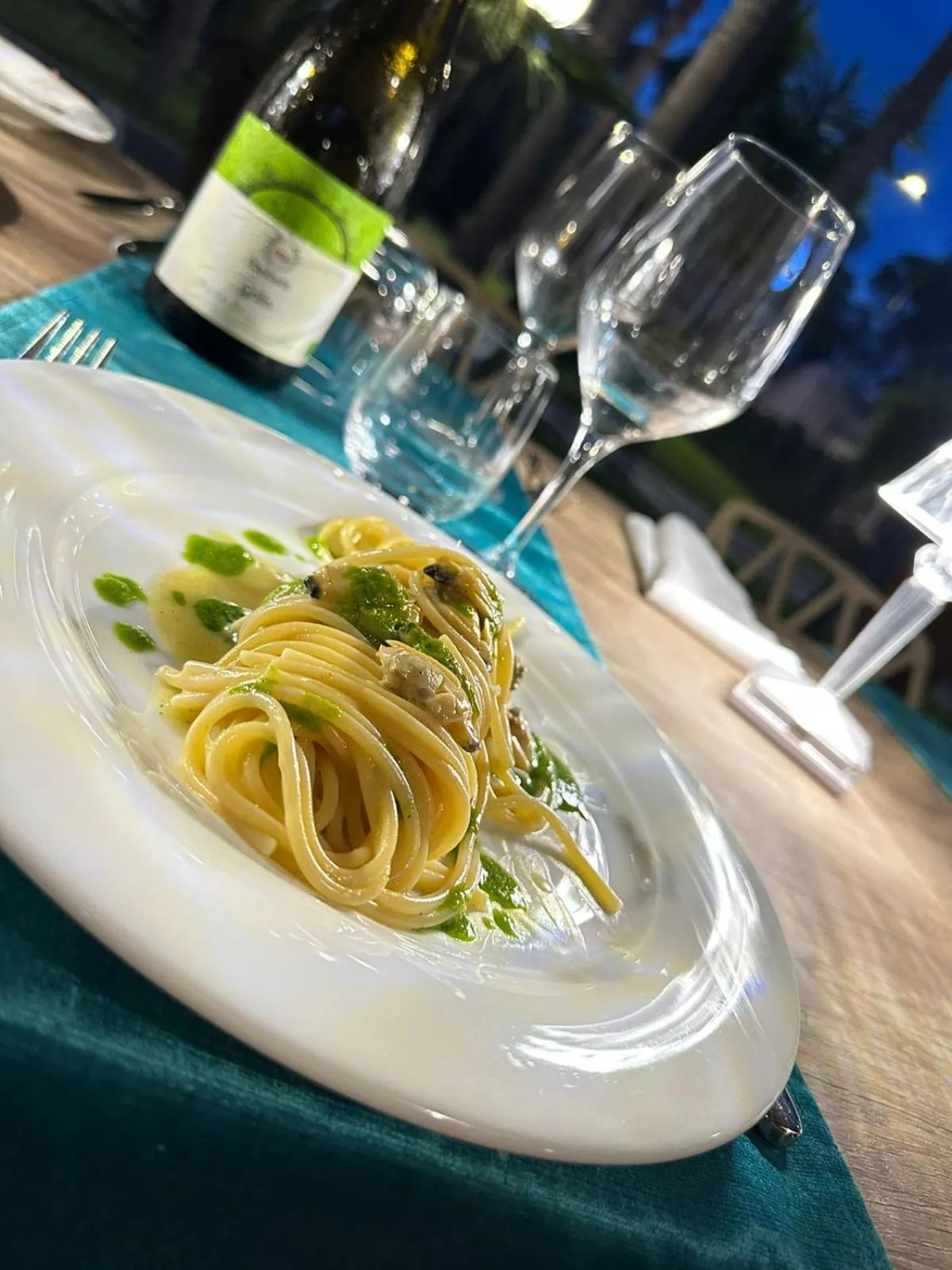 Restaurant/places to eat in Oasi Park Hotel