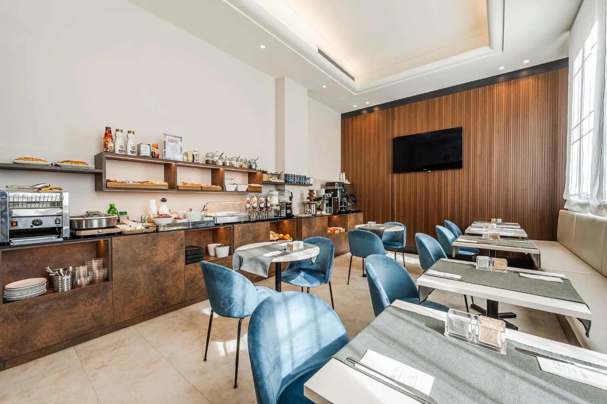 Breakfast in Hotel Astoria