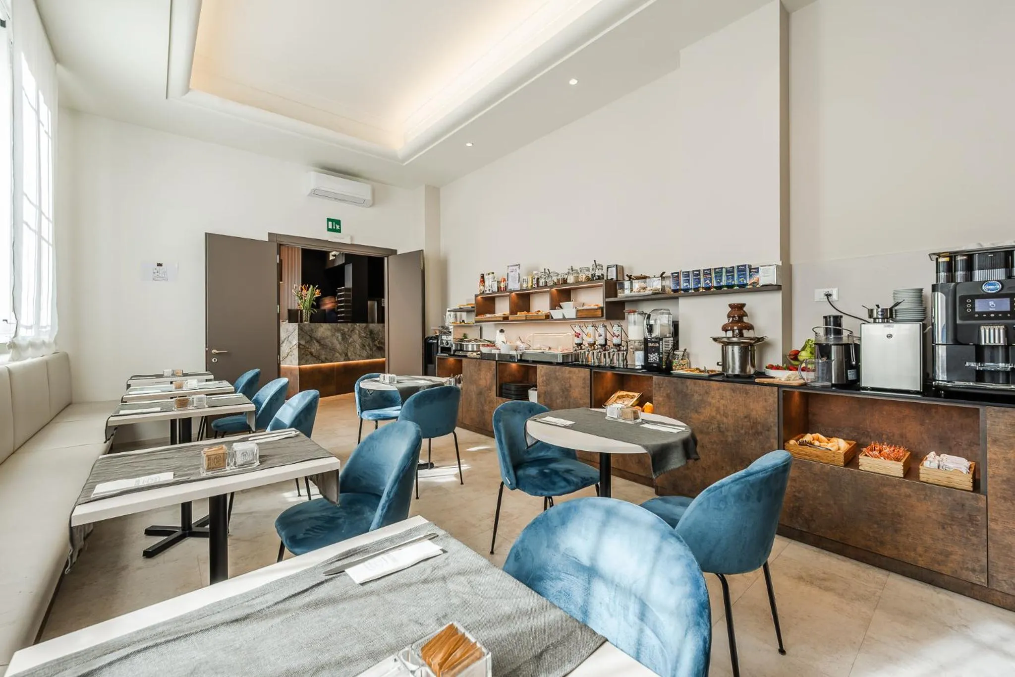 Breakfast in Hotel Astoria