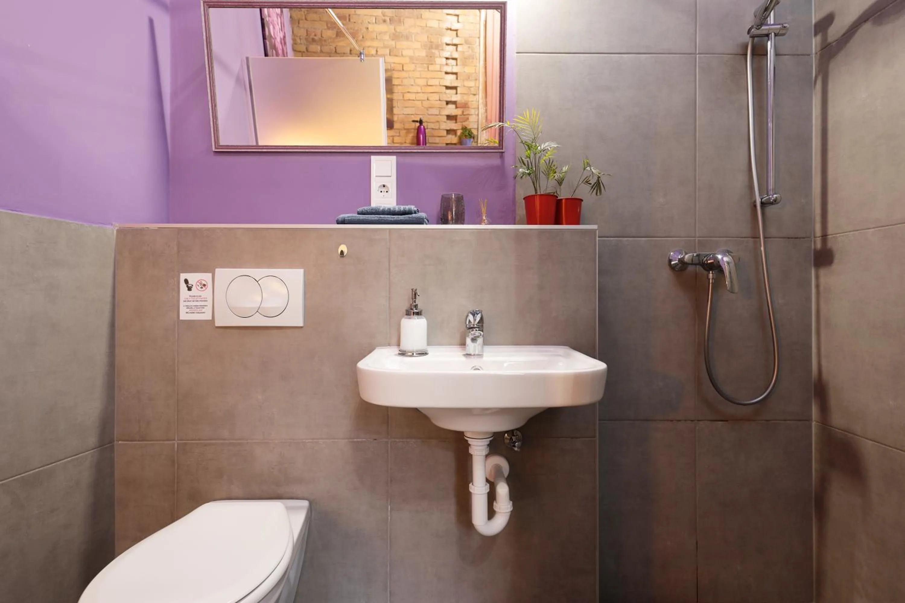 Shower in BudapeStayz - Raday Rooms