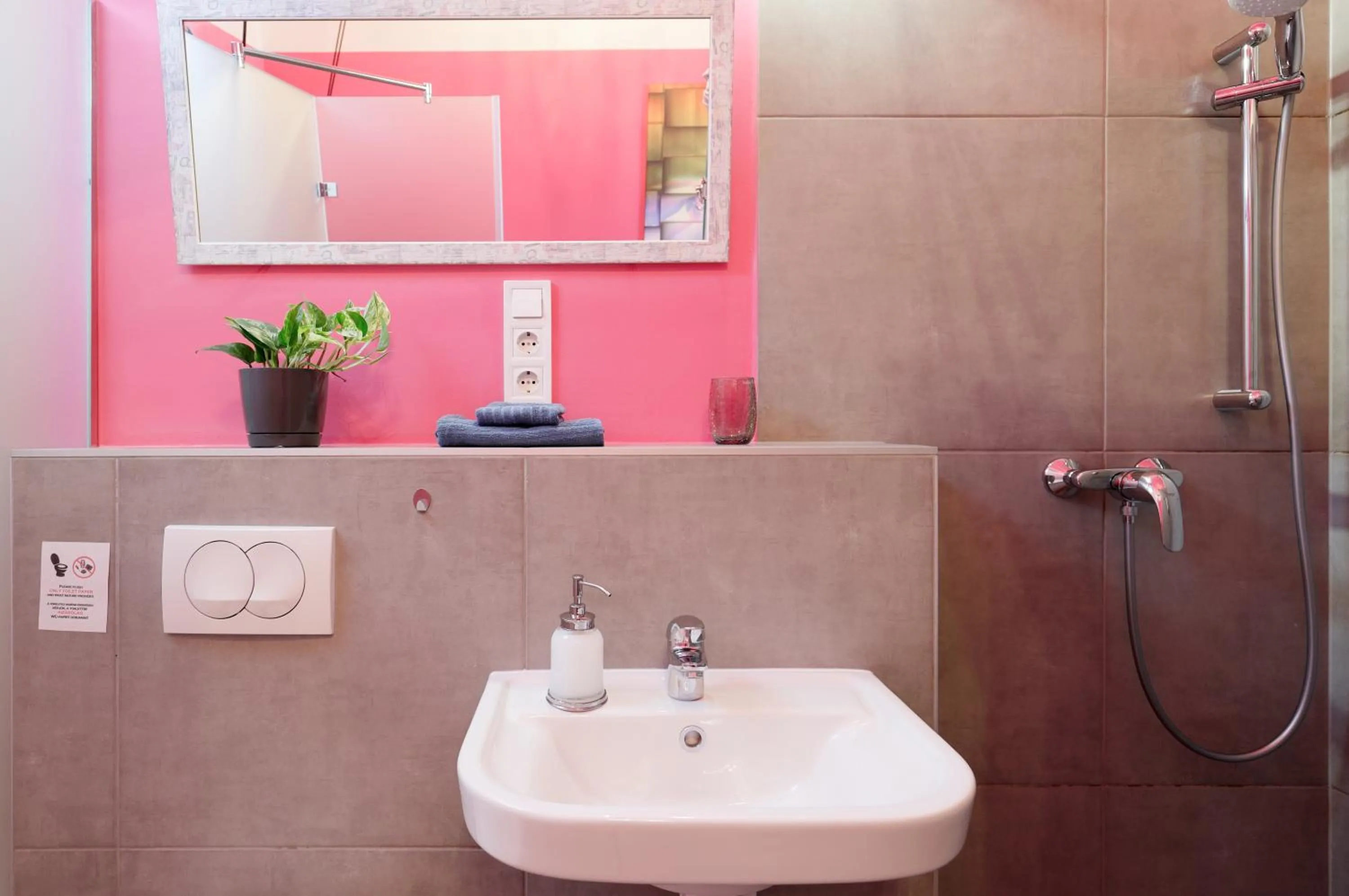 Shower in BudapeStayz - Raday Rooms