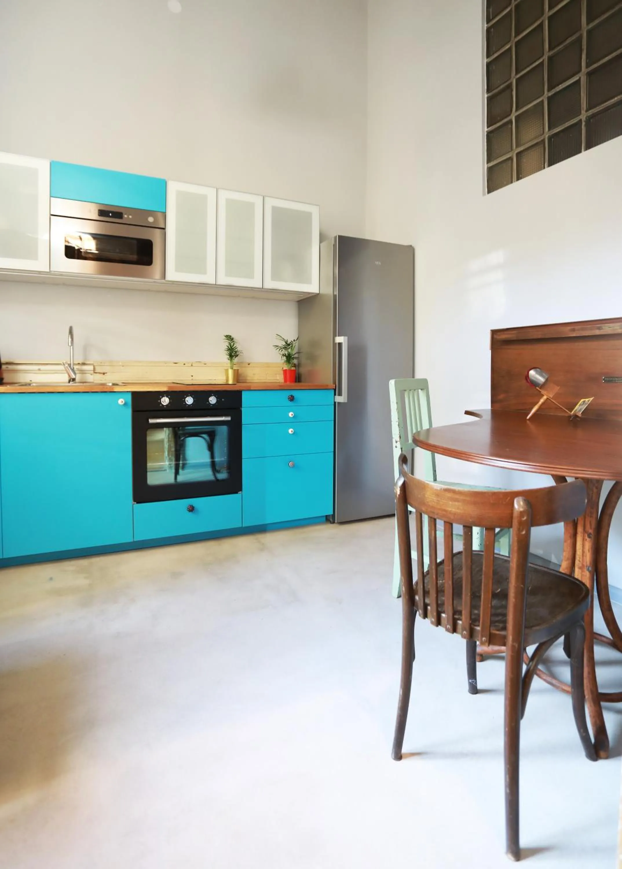 Kitchen or kitchenette in BudapeStayz - Raday Rooms