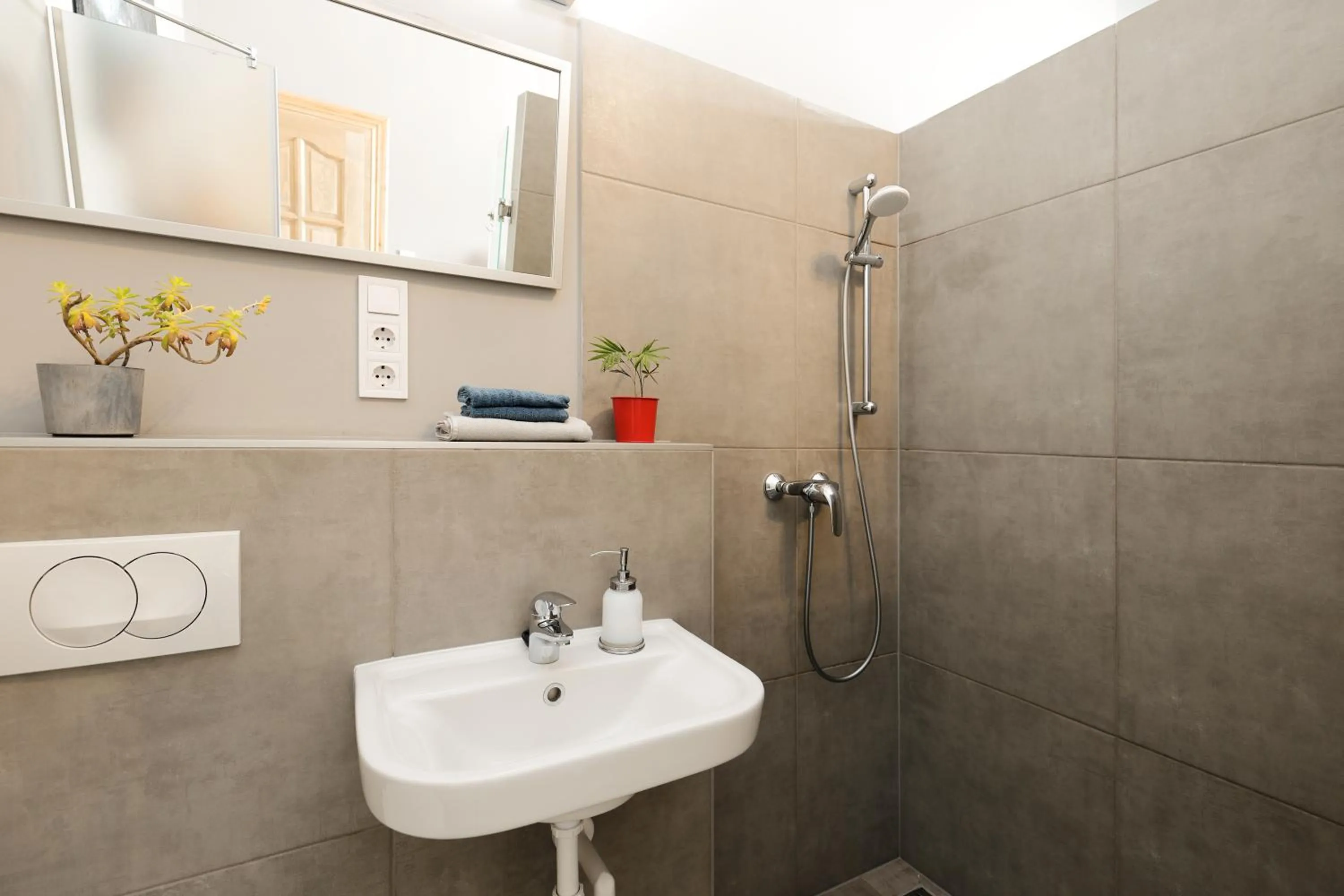 Bathroom in BudapeStayz - Raday Rooms