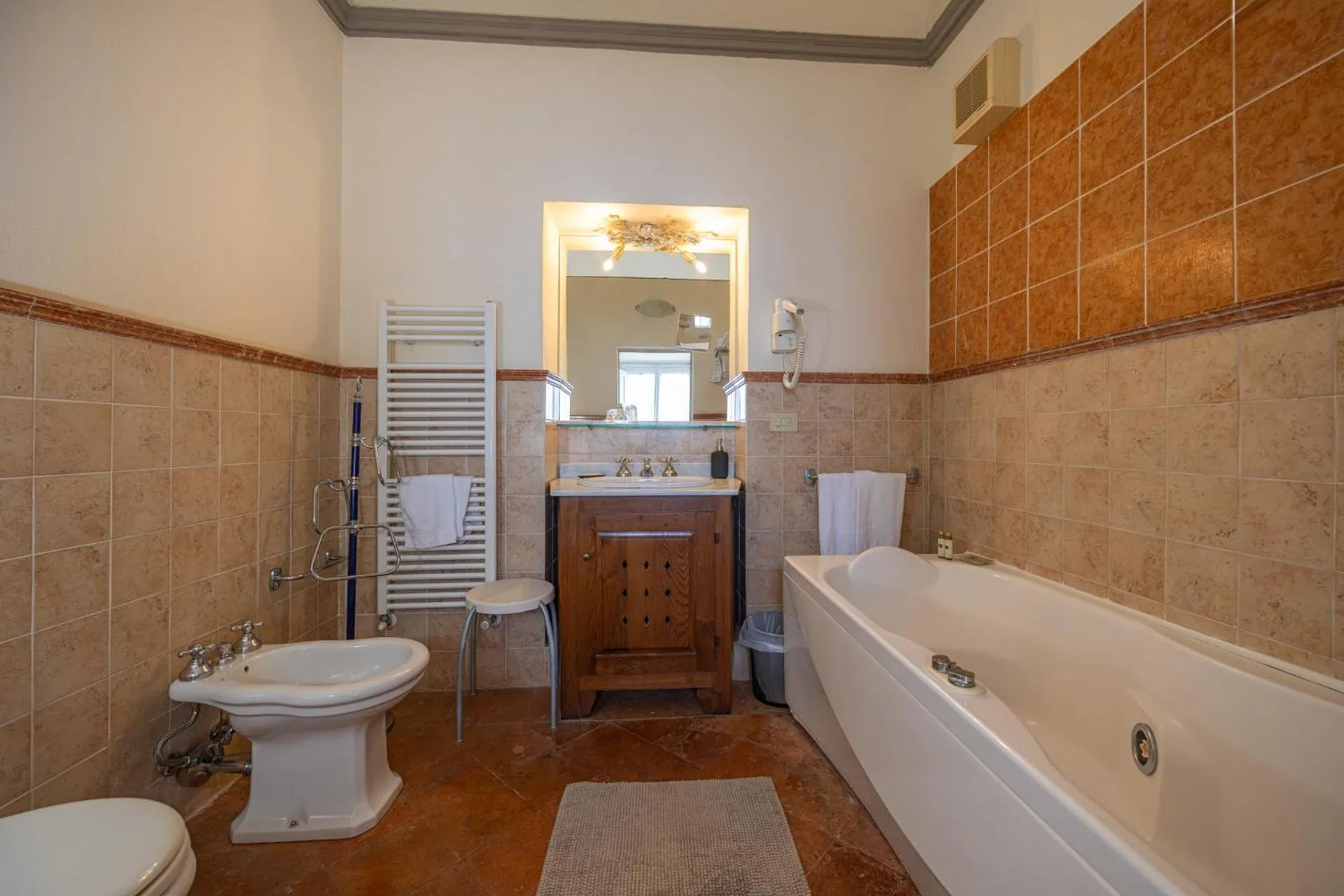 Hot Tub in Hotel San Michele