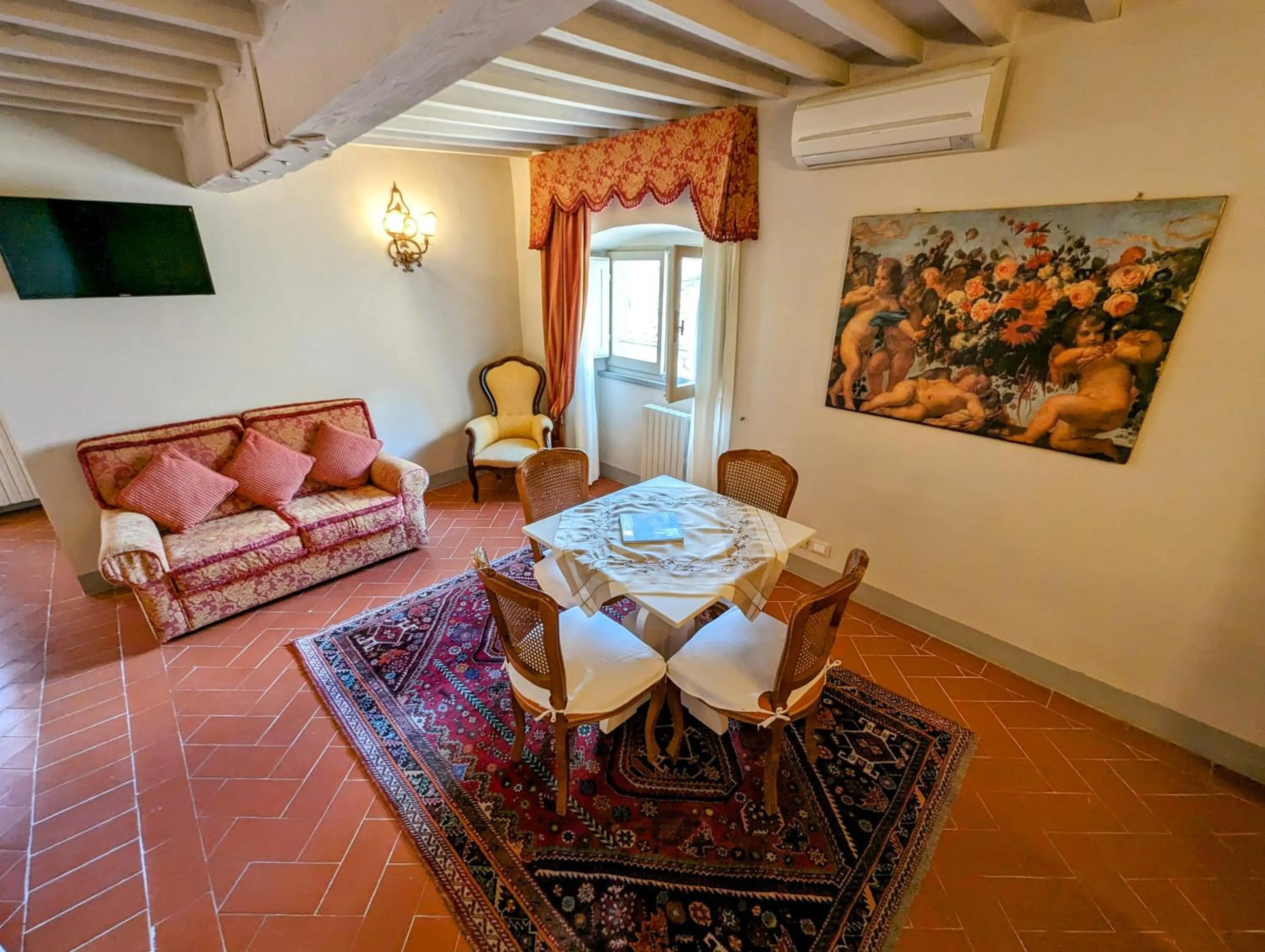 Seating area in Hotel San Michele