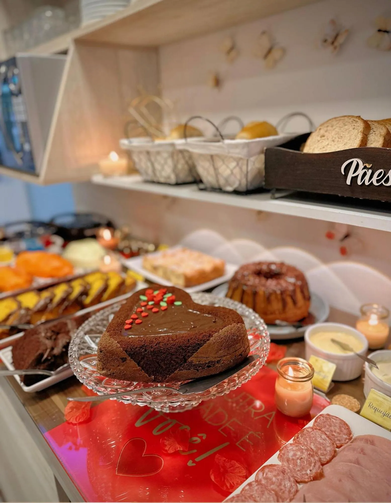 Buffet breakfast in Pousada Villa Vantino