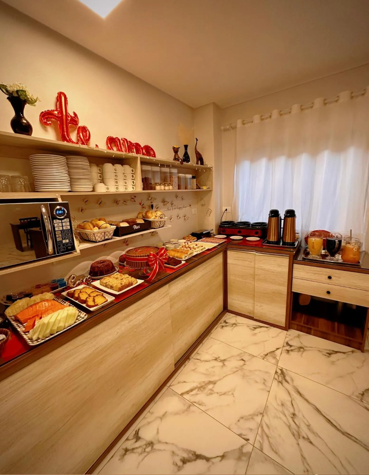 Buffet breakfast in Pousada Villa Vantino