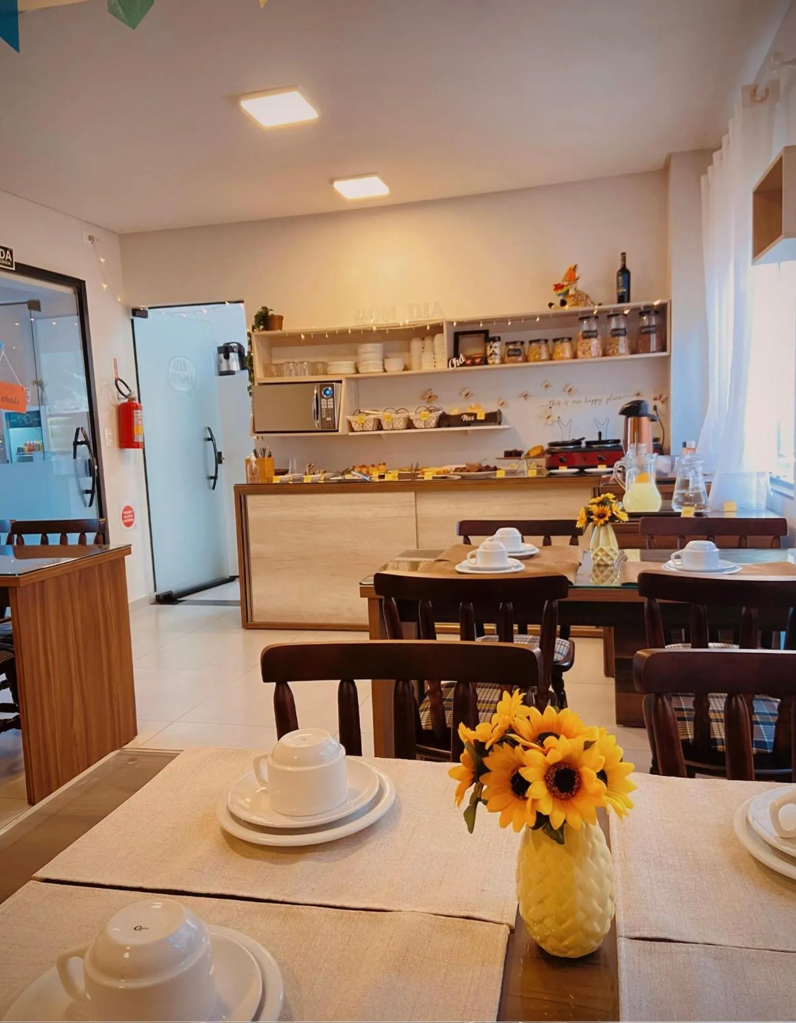 Buffet breakfast in Pousada Villa Vantino