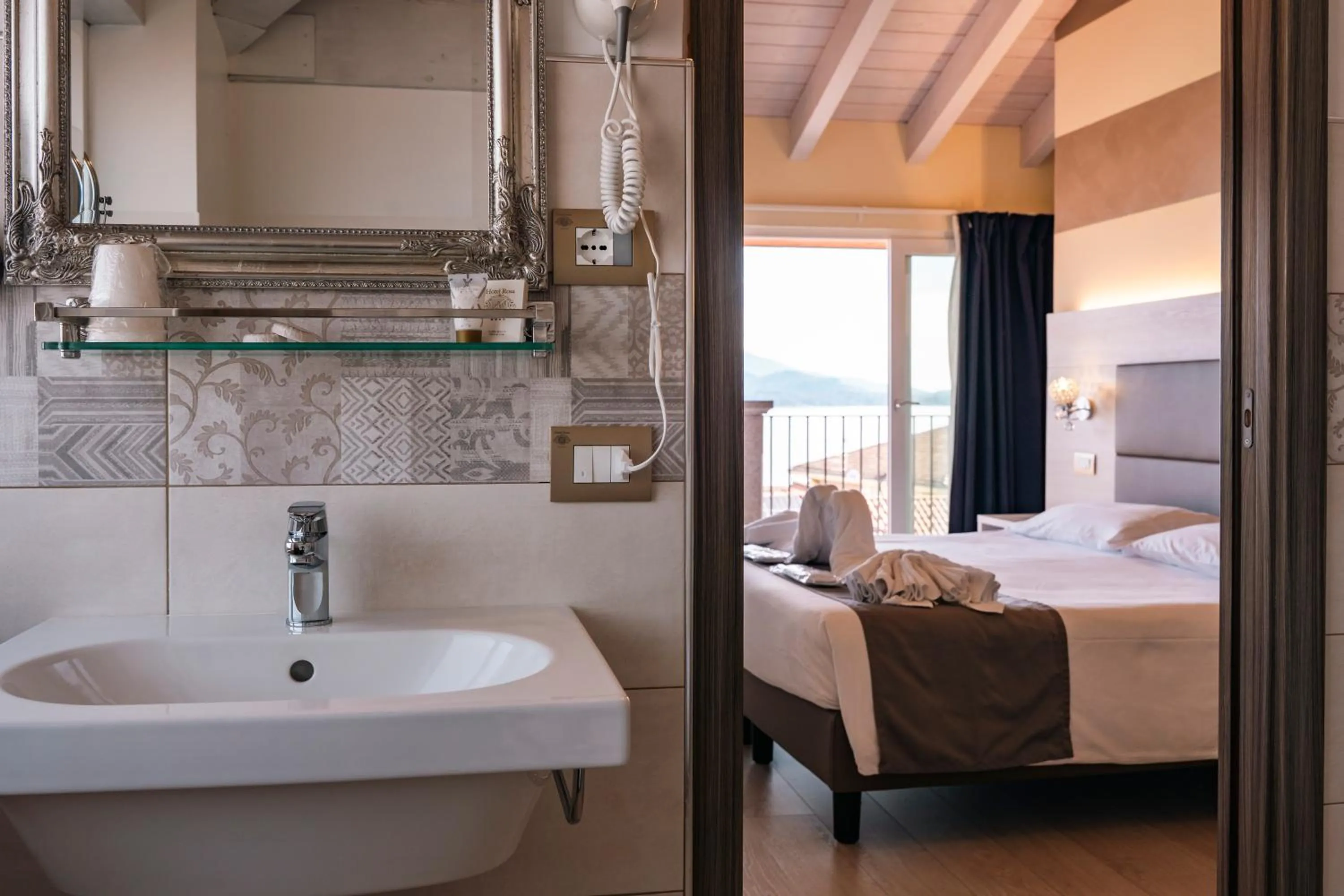 Toilet, Bed in Hotel Rosa