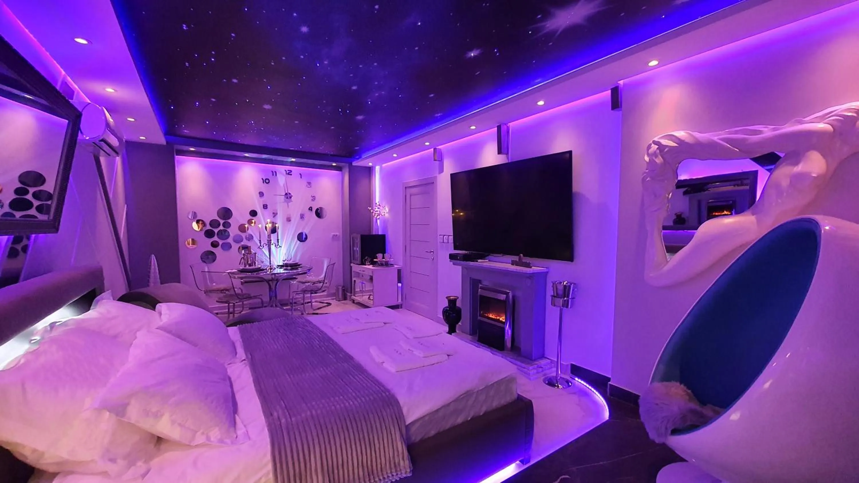 Photo of the whole room, Bed in Aurora Lux Spa Smart apartments